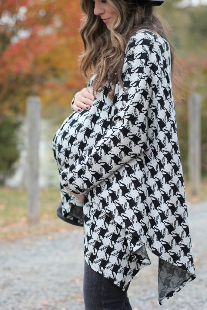 Fall maternity style with the perfect houndstooth poncho!