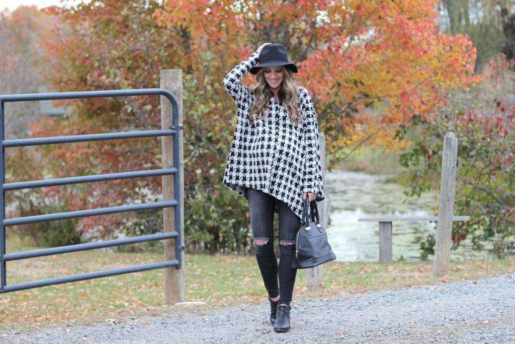 Fall maternity style with the perfect houndstooth poncho!