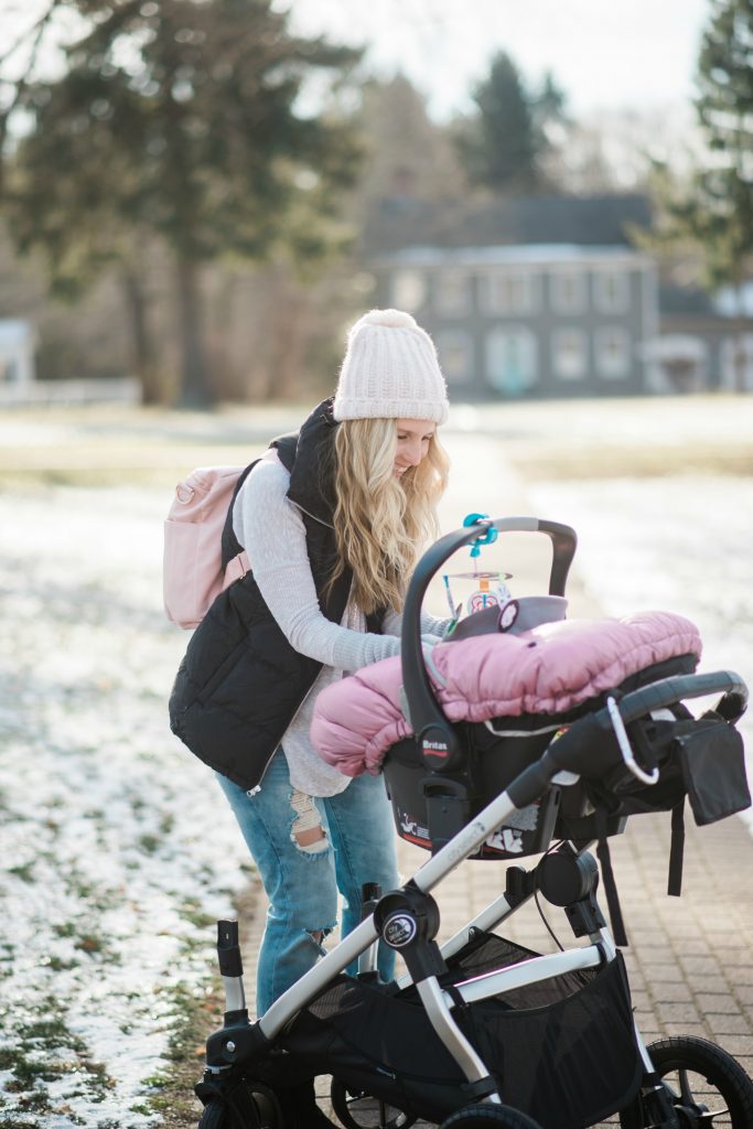 How to pack a diaper bag for two kids with Fawn Design diaper bag in Stone