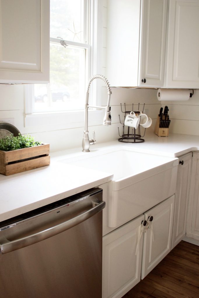 Bookmark This! How to choose a farmhouse sink and the pros and cons of having one!