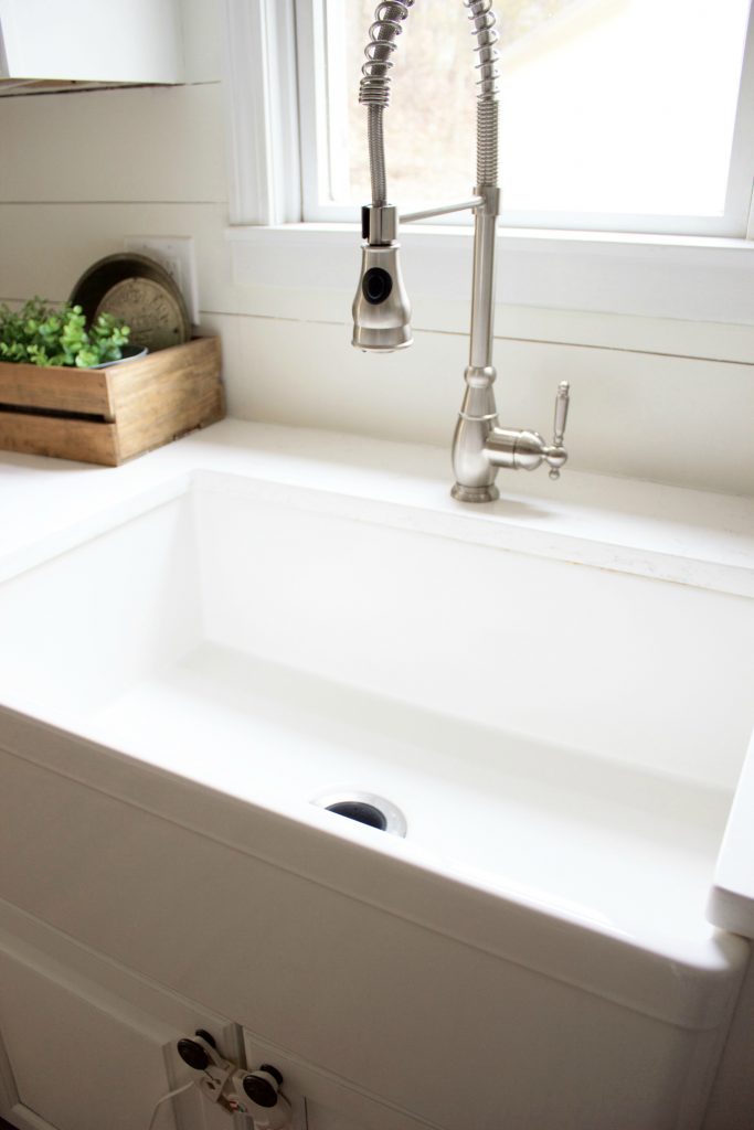 Bookmark This! How to choose a farmhouse sink and the pros and cons of having one!