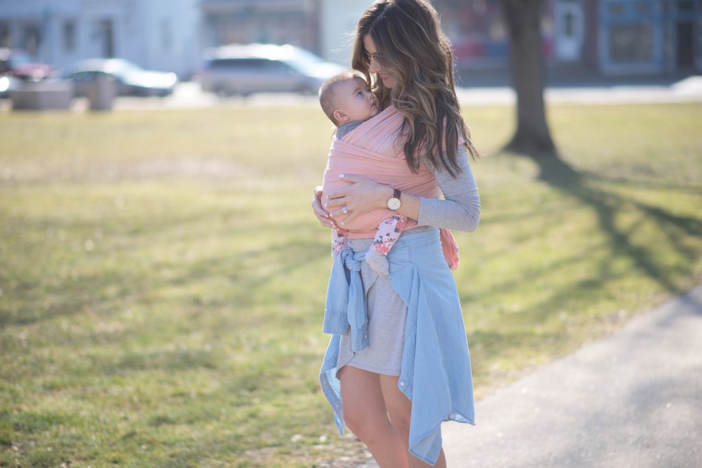 The best nursing friendly dresses for breastfeeding moms