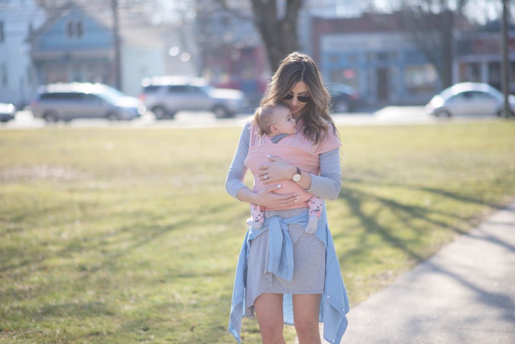 The best nursing friendly dresses for breastfeeding moms