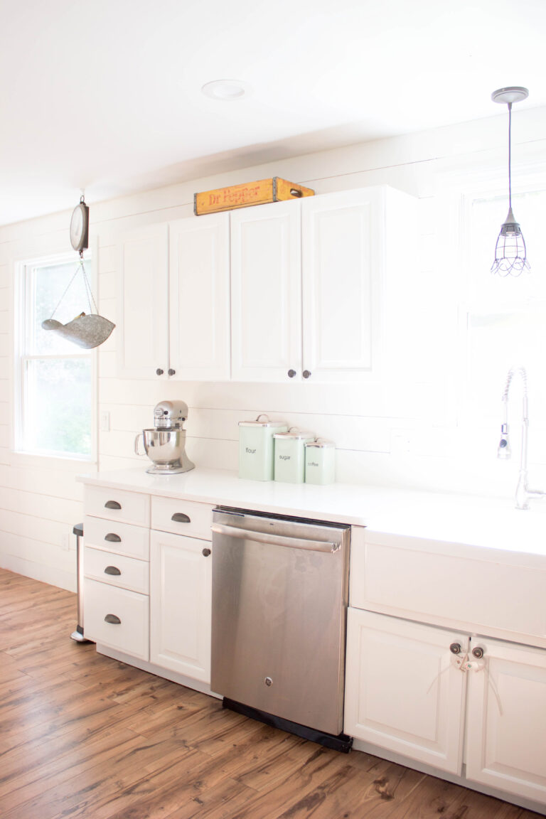 Home // Farmhouse Kitchen Makeover