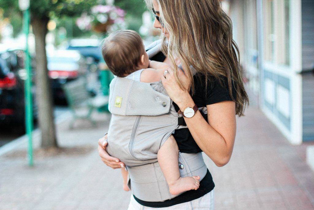 Baby wearing: How to Front Carry with the LILLEBaby Complete All Seasons Carrier