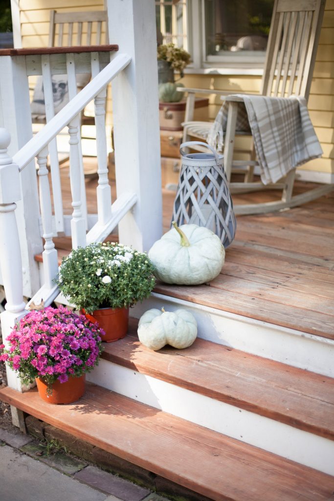 Simple rustic Halloween front porch decor