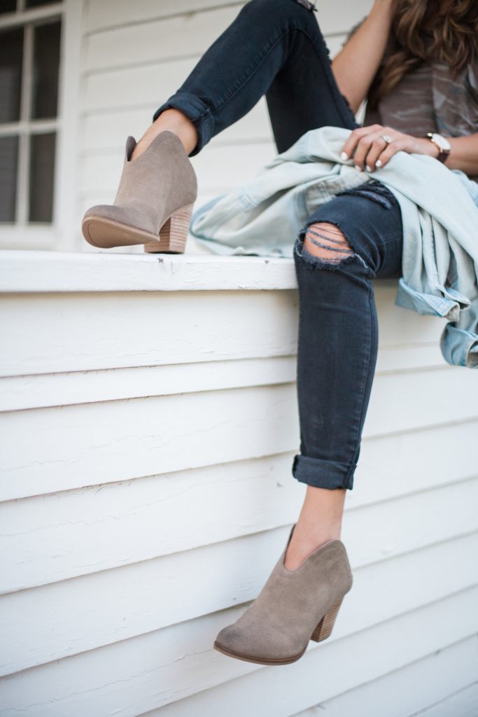 A short list on how to style Western Booties for transitional summer to fall outfits. 