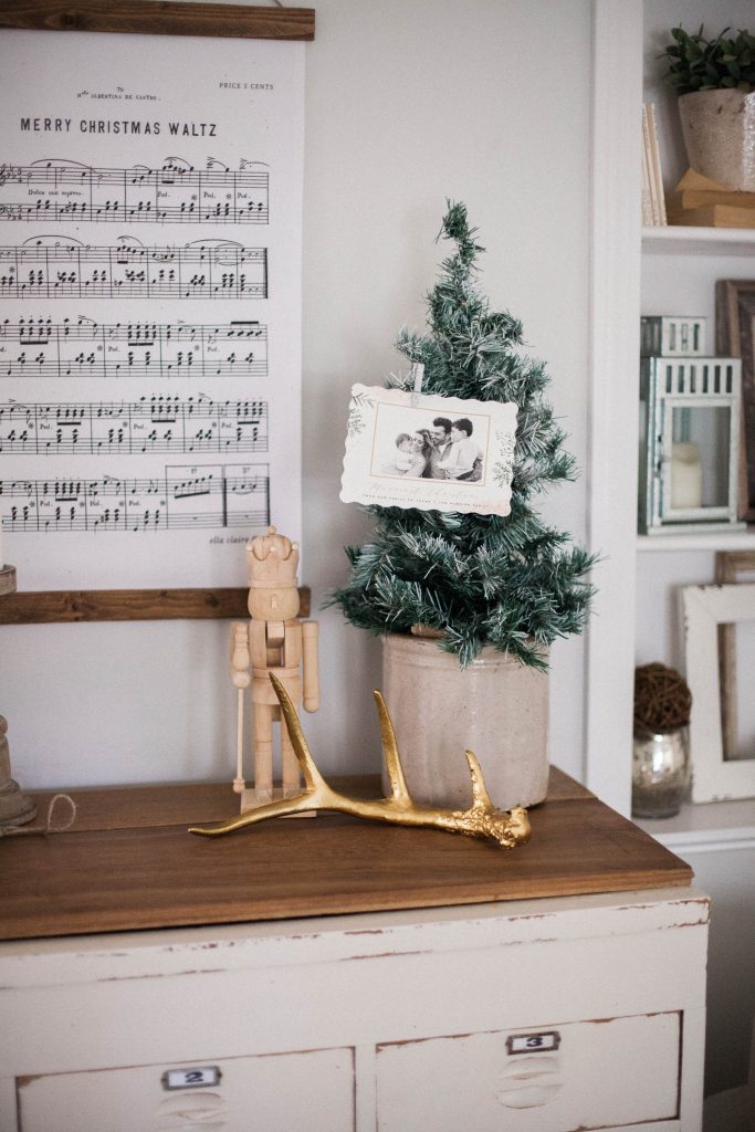 A few creative ways to display holiday cards for the holiday season that are easy, budget-friendly, and kid-friendly!