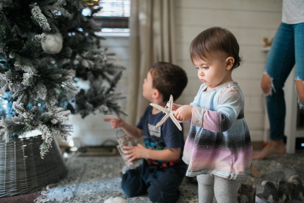 Simple tips on how to decorate a kid-friendly Christmas tree. Your tree CAN be beautiful and kid-friendly at the same time!