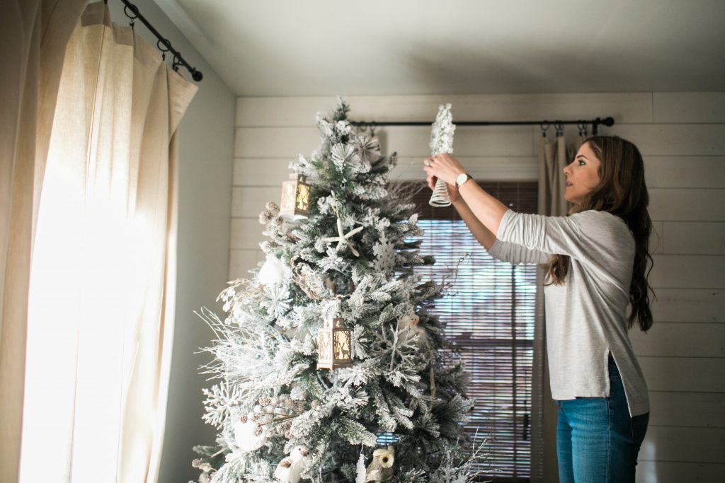 Simple tips on how to decorate a kid-friendly Christmas tree. Your tree CAN be beautiful and kid-friendly at the same time!