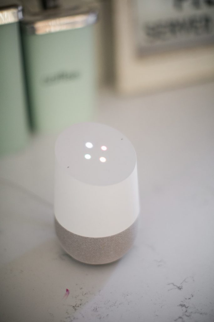 How Google Home helps keep mom life on track and makes your day a little easier! Anything to make us a little more organized is a good thing, right?