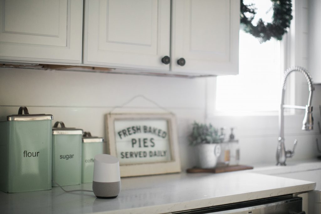 How Google Home helps keep mom life on track and makes your day a little easier! Anything to make us a little more organized is a good thing, right?