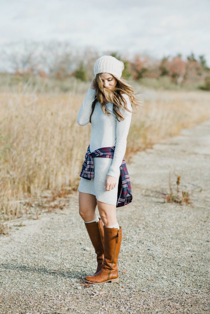 Two holiday card outfit ideas perfect for taking your holiday cards! Both with festive touches like cozy knits, flannel, and lace