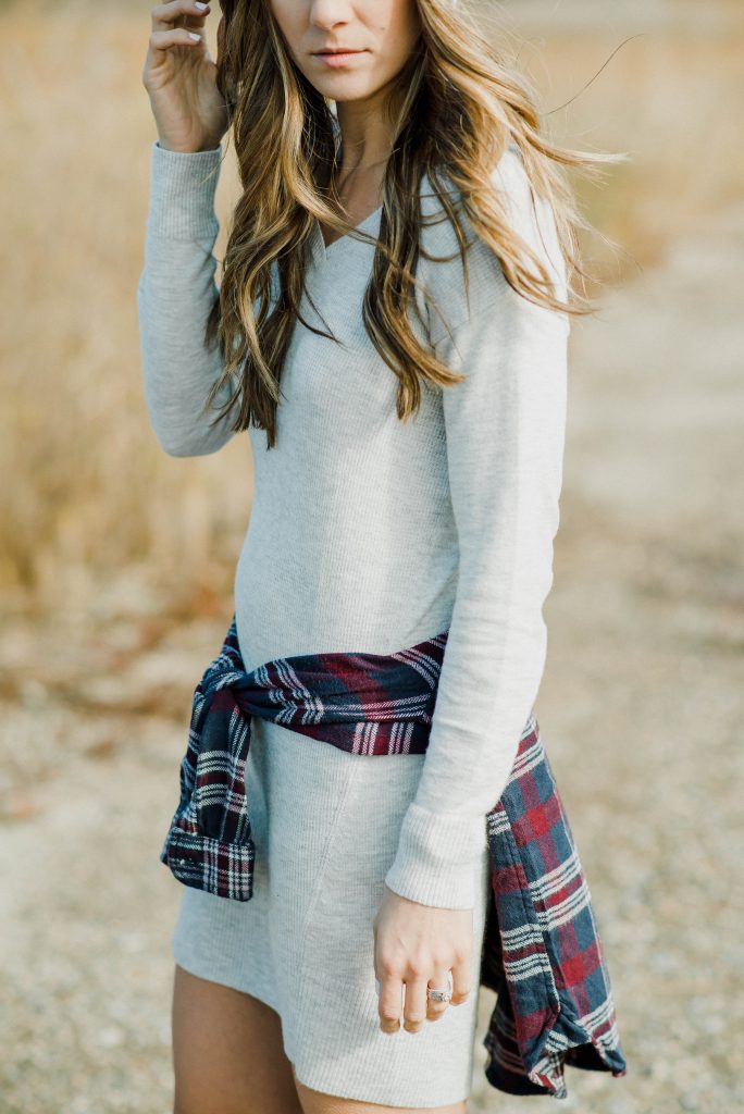 Two holiday card outfit ideas perfect for taking your holiday cards! Both with festive touches like cozy knits, flannel, and lace