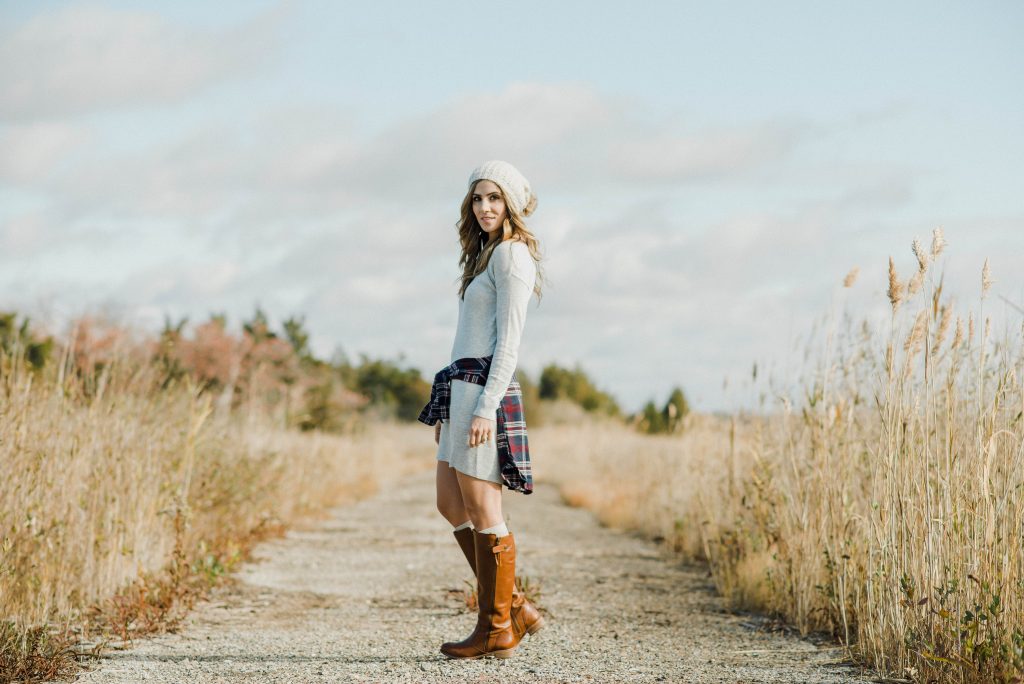 Two holiday card outfit ideas perfect for taking your holiday cards! Both with festive touches like cozy knits, flannel, and lace