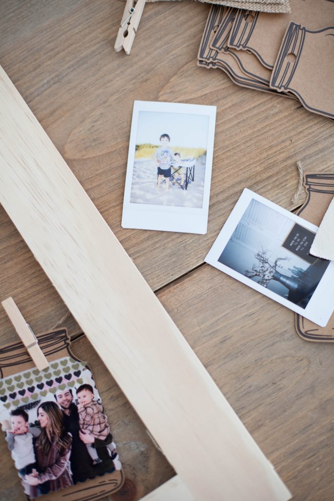 This simple DIY photo frame is easy enough for anyone to make, and makes for an easy interchangeable display frame year round.