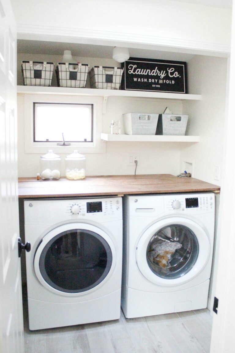 Home // Farmhouse Laundry Room