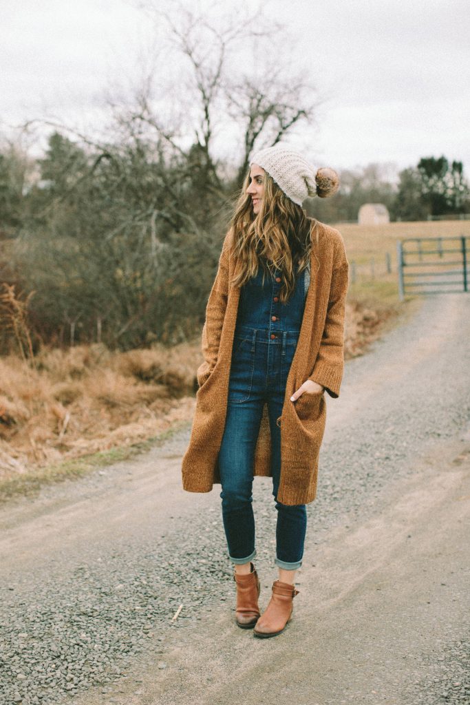 How to wear overalls as a mom without looking too juvenile ;)