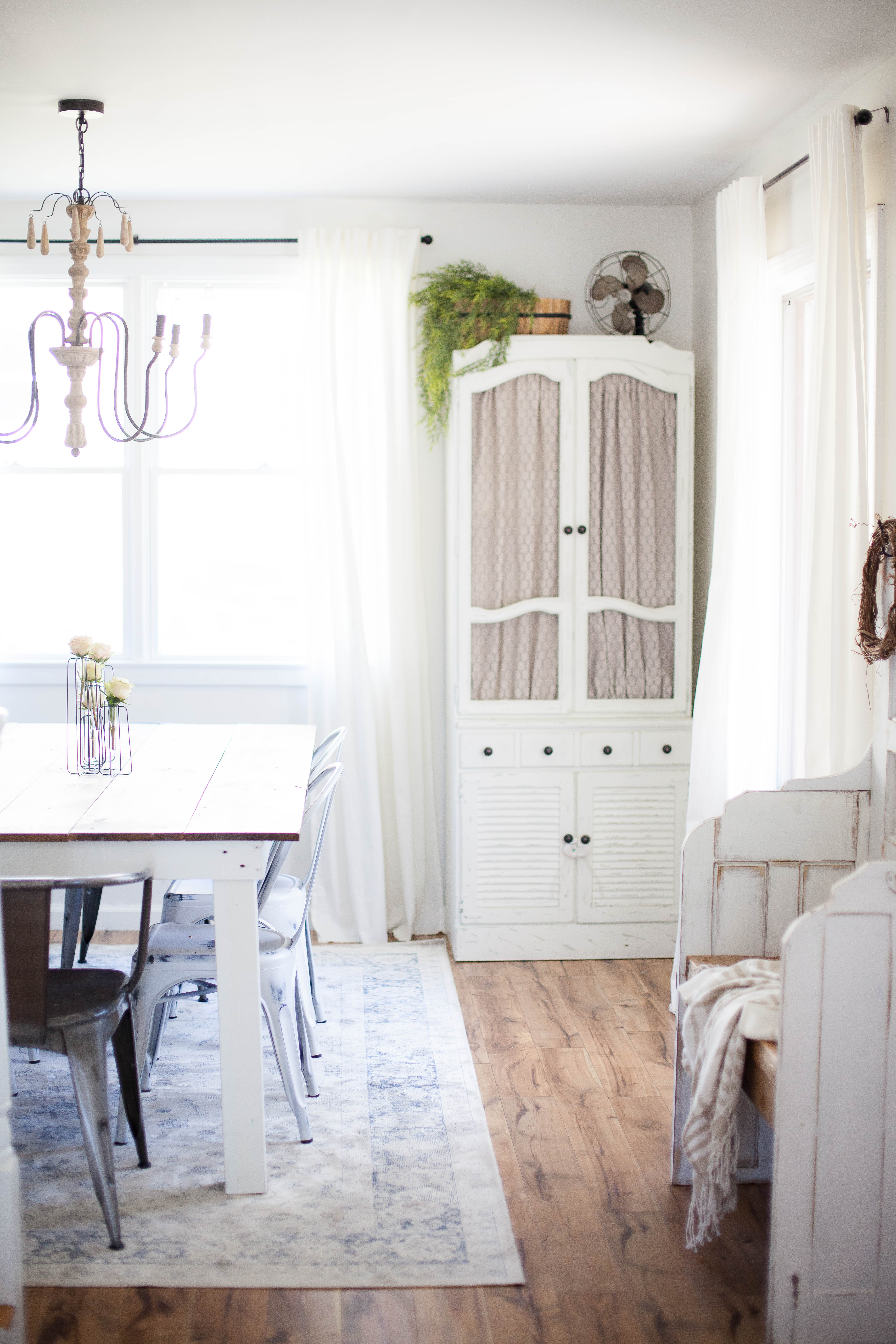 Spring cottage dining room featuring Safavieh Vintage Oriental Stone / Blue Rug