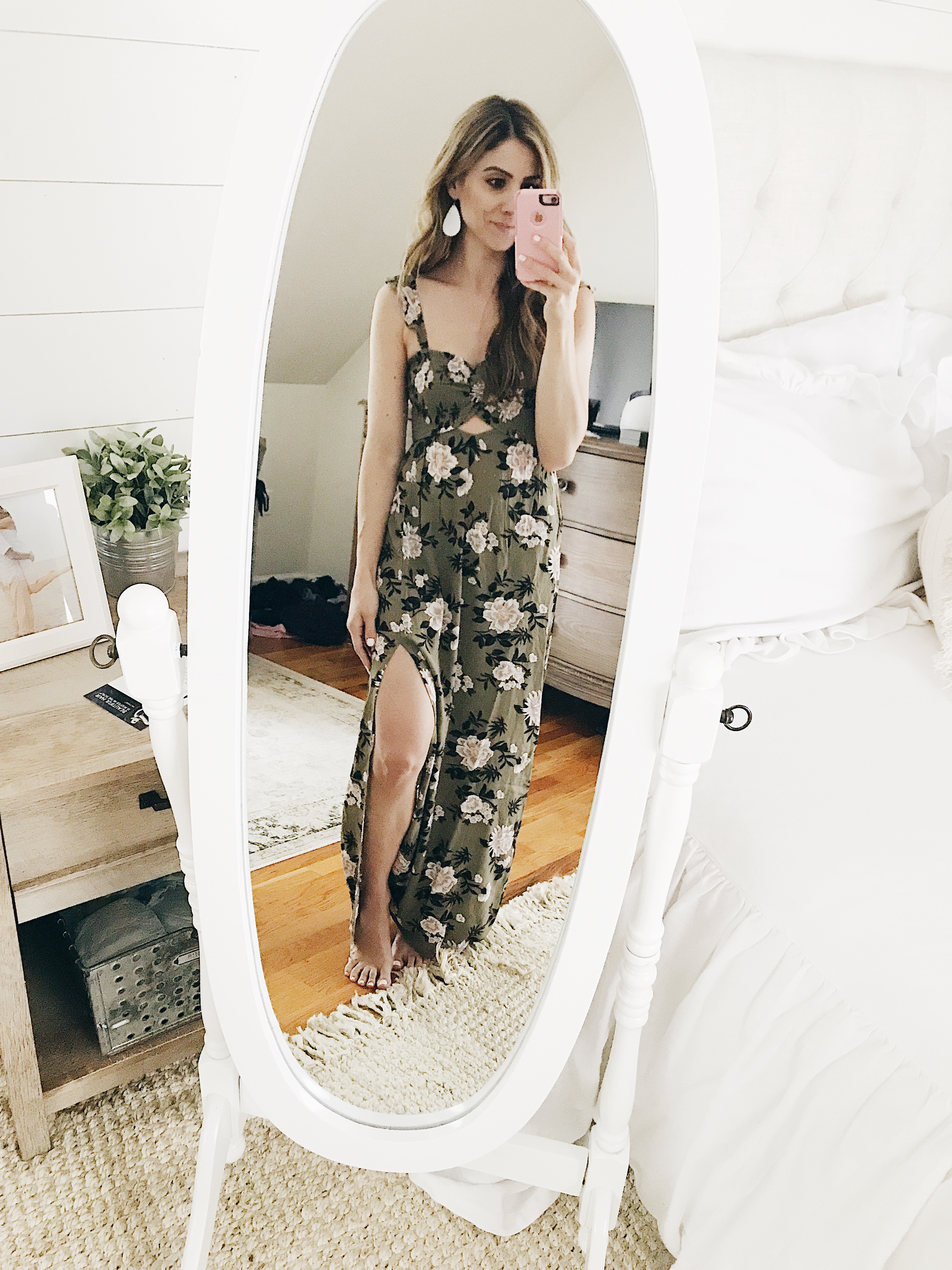 A weekly roundup of items featured across my social media channels, including this American Eagle floral maxi dress and more!