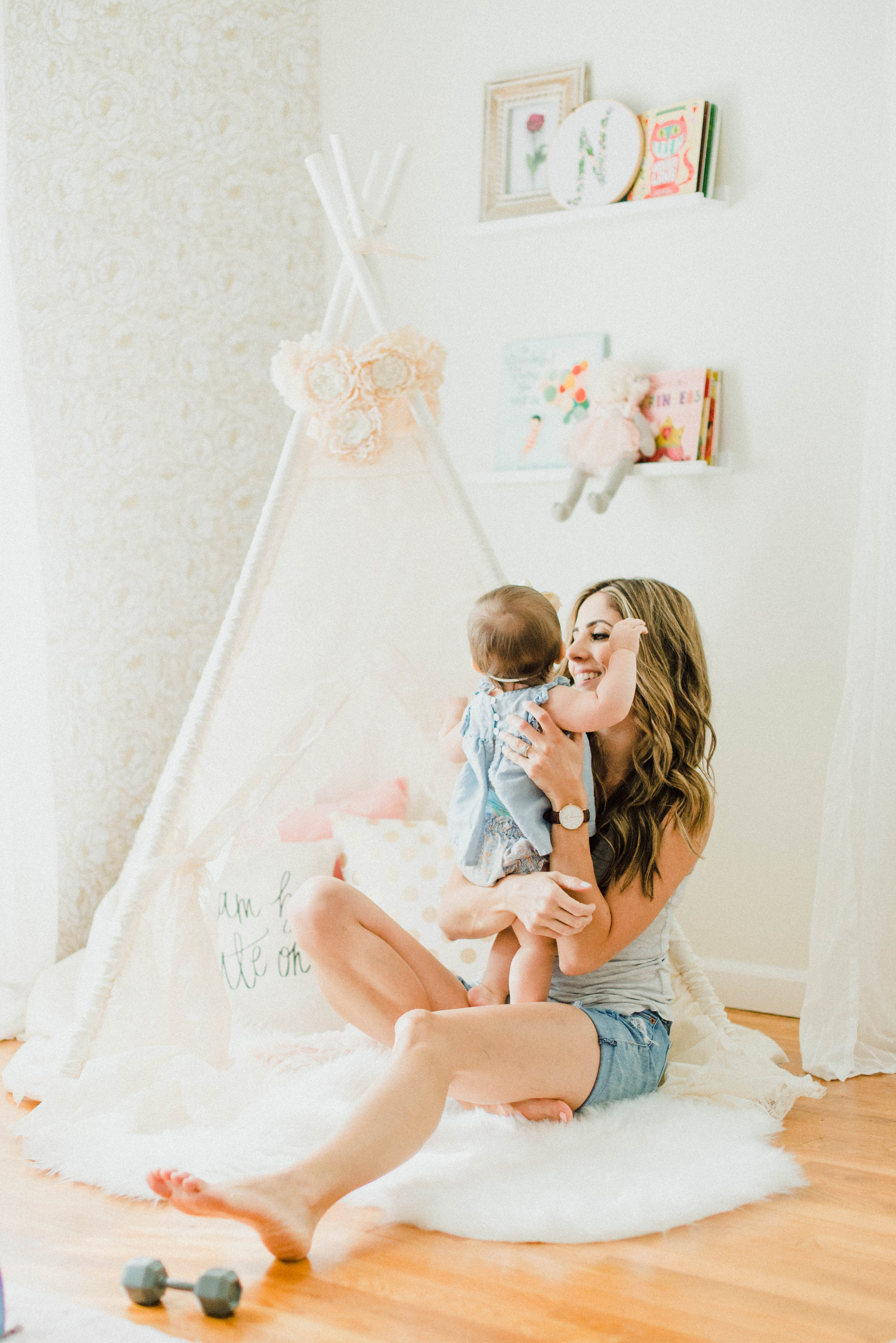 In need of a few Summer style staples? Check out my favorite Summer Mom Wardrobe Essentials, + few tips and tricks that I look for while shopping around.