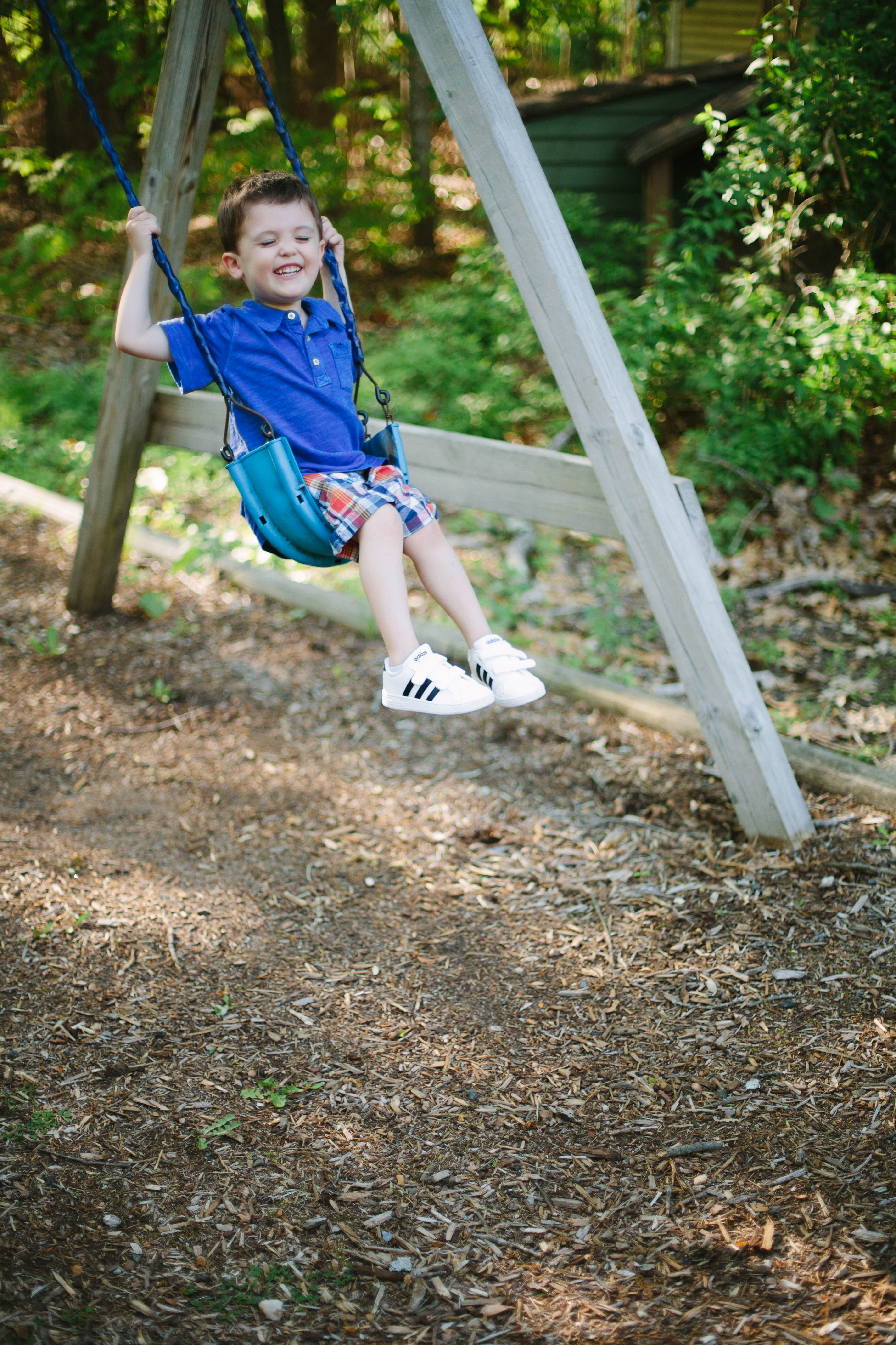 Need help keeping your kids busy this summer? Check out this list of outdoor summer activities for kids at home! They're budget-friendly and fun!