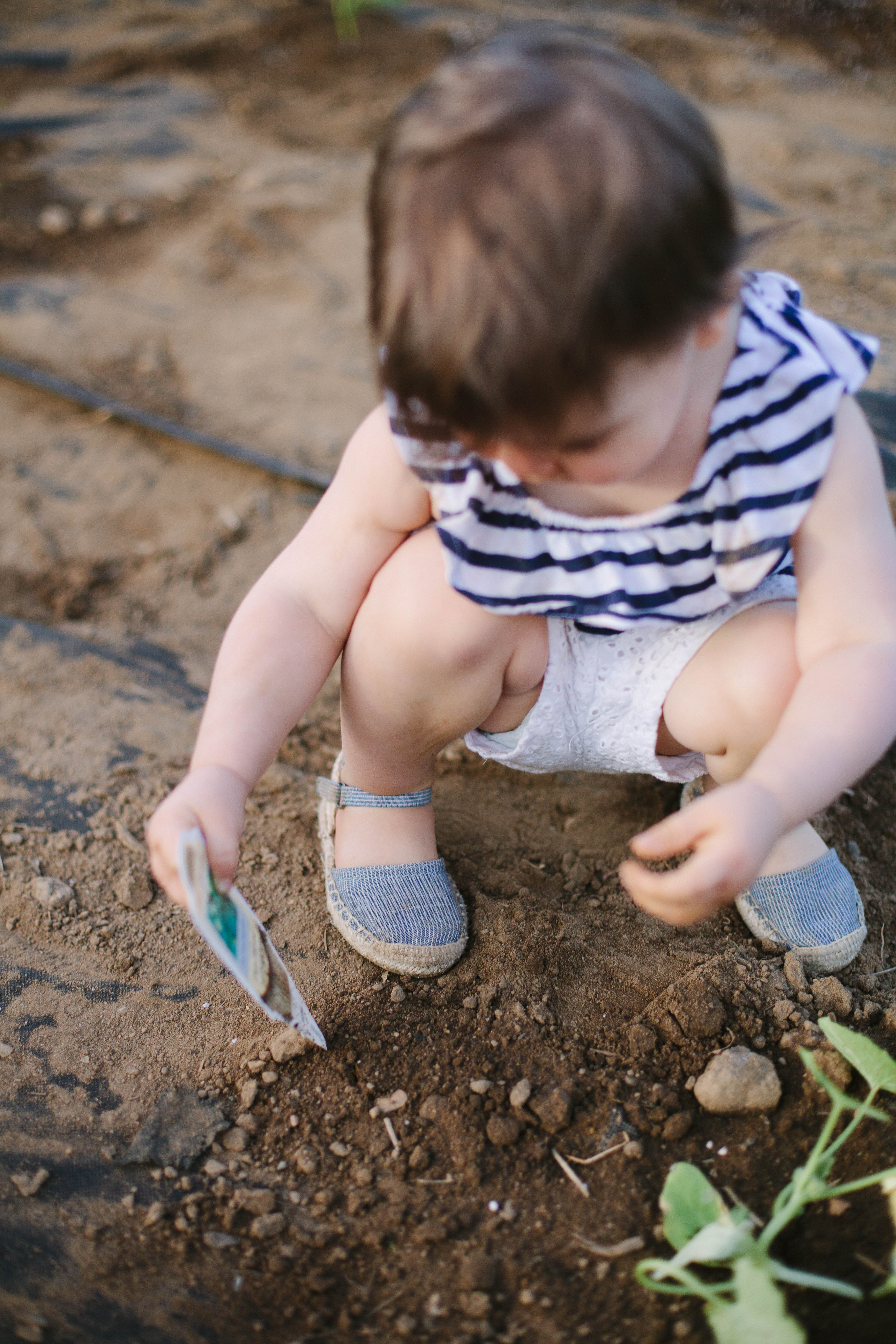 Planning on starting a garden? These tips on Gardening For Kids give ways to get the little ones involved!