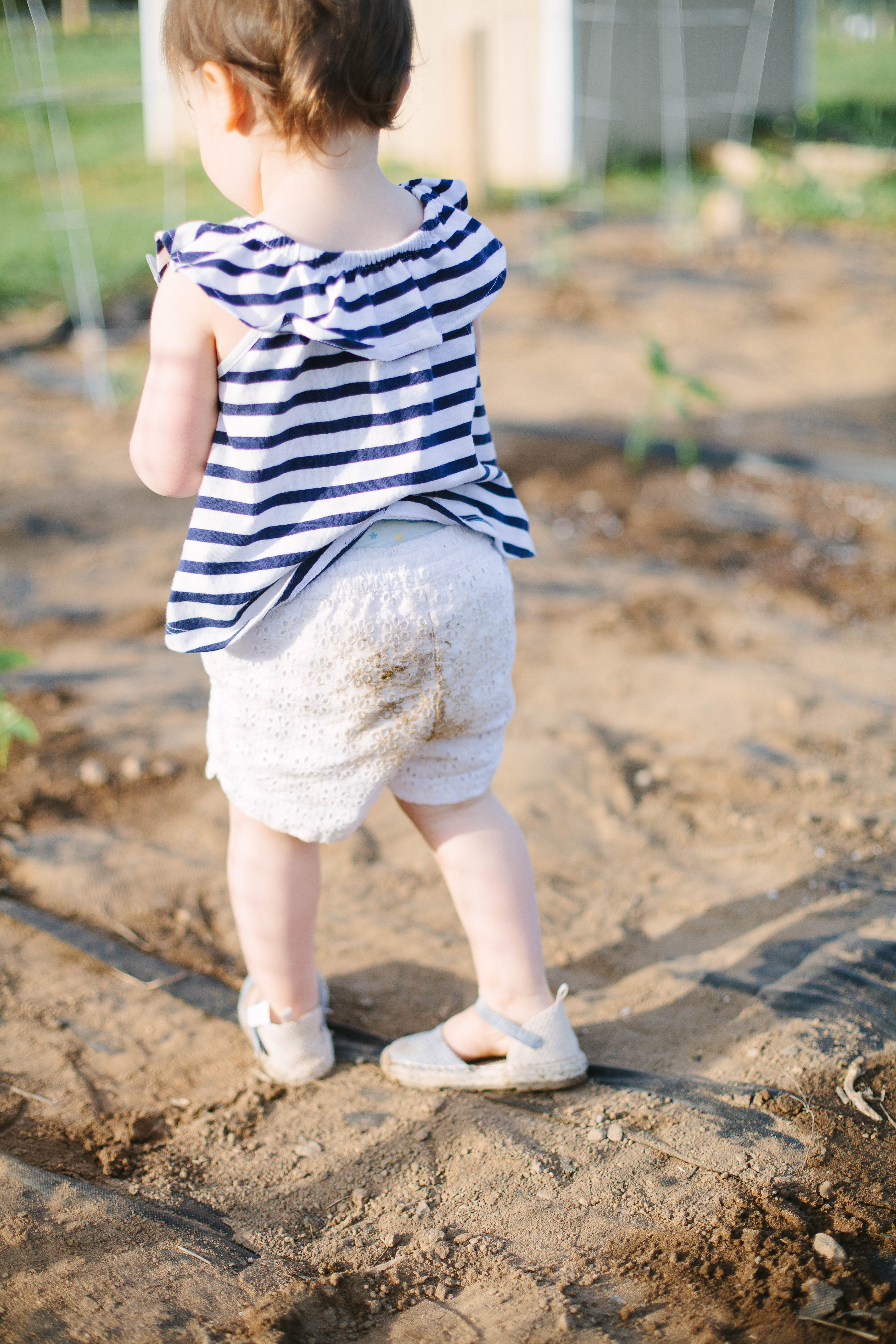 Planning on starting a garden? These tips on Gardening For Kids give ways to get the little ones involved!