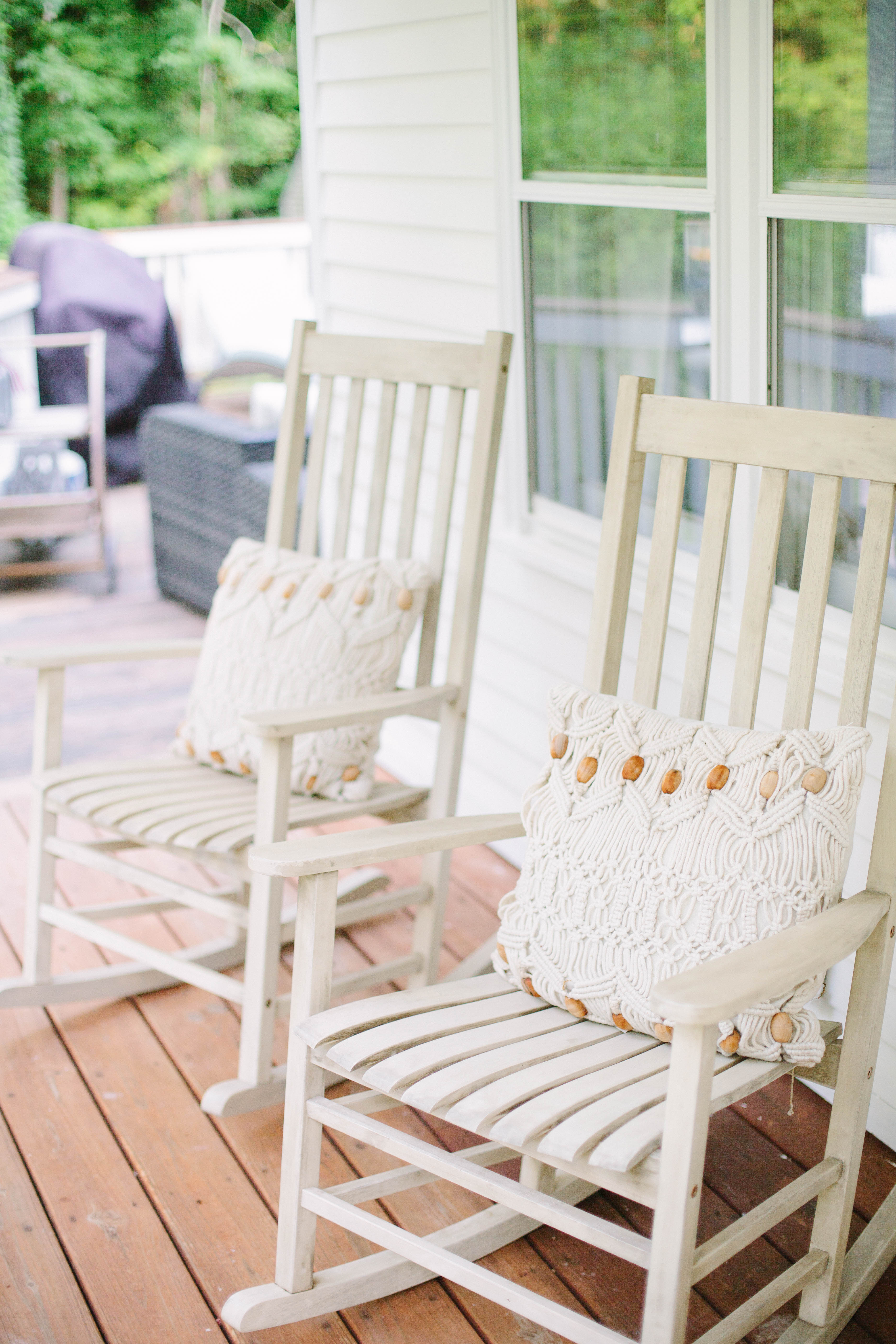 Have a front porch and don't know how to decorate it? These simple tips will show you How to Freshen Up Your Front Porch on a budget!