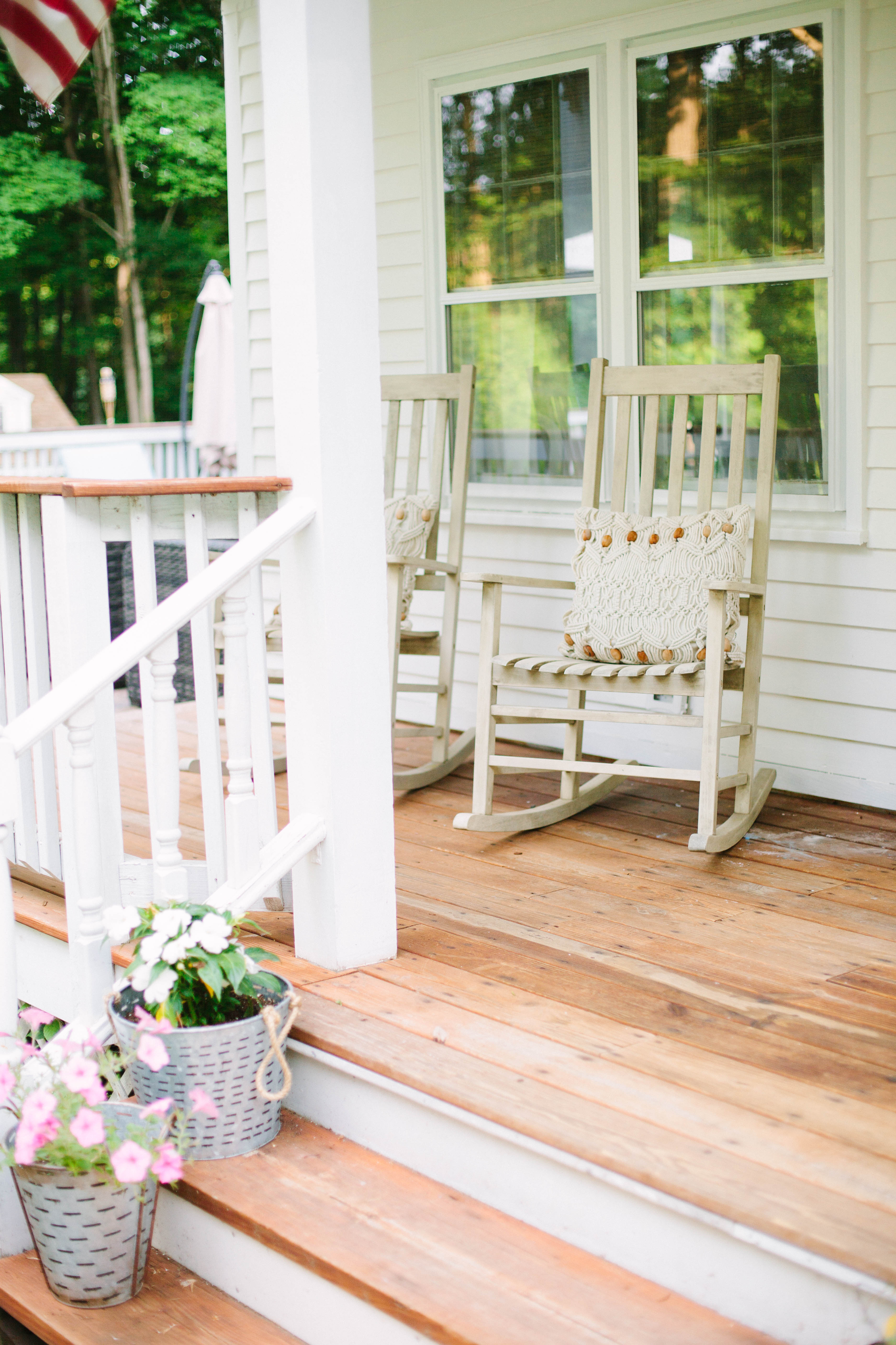 Have a front porch and don't know how to decorate it? These simple tips will show you How to Freshen Up Your Front Porch on a budget!