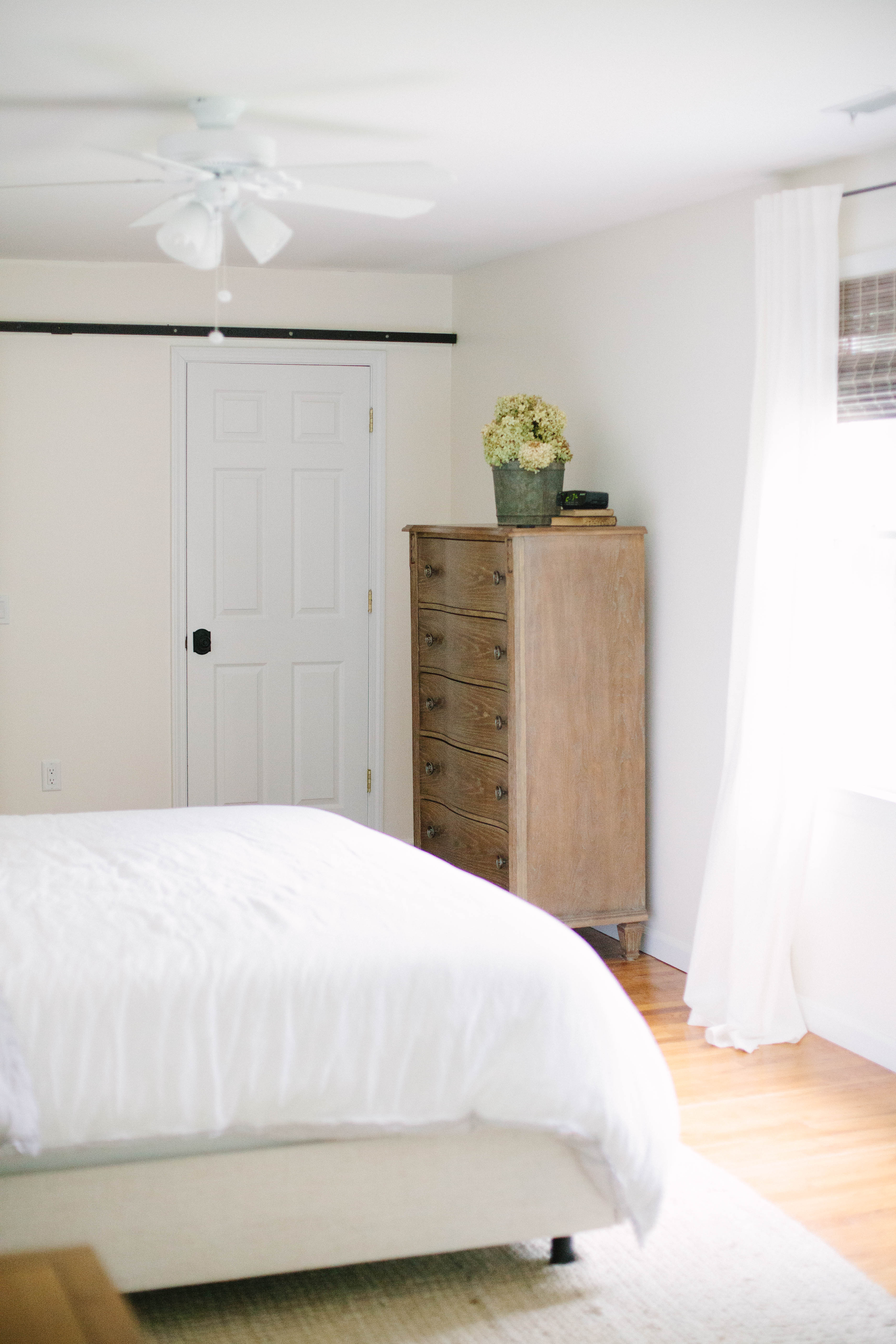 Having trouble deciding on a paint color? Check out this post on 5 Benefits of Having White Walls and why they're the best color for the space!