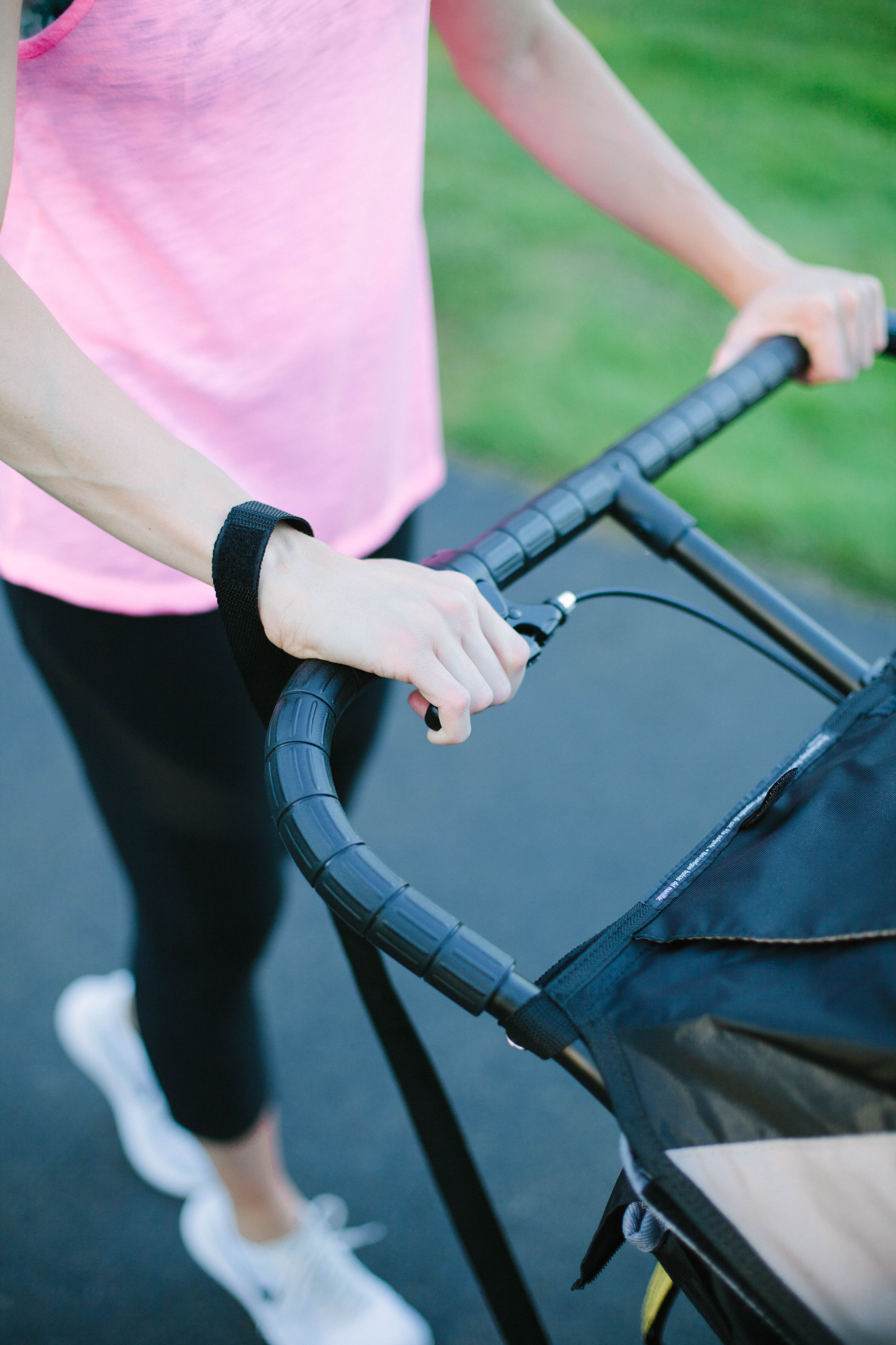 Busy mom? Not sure how to fit exercise into your busy routine? Check out these tips on how to find time to workout, especially if you have kids!