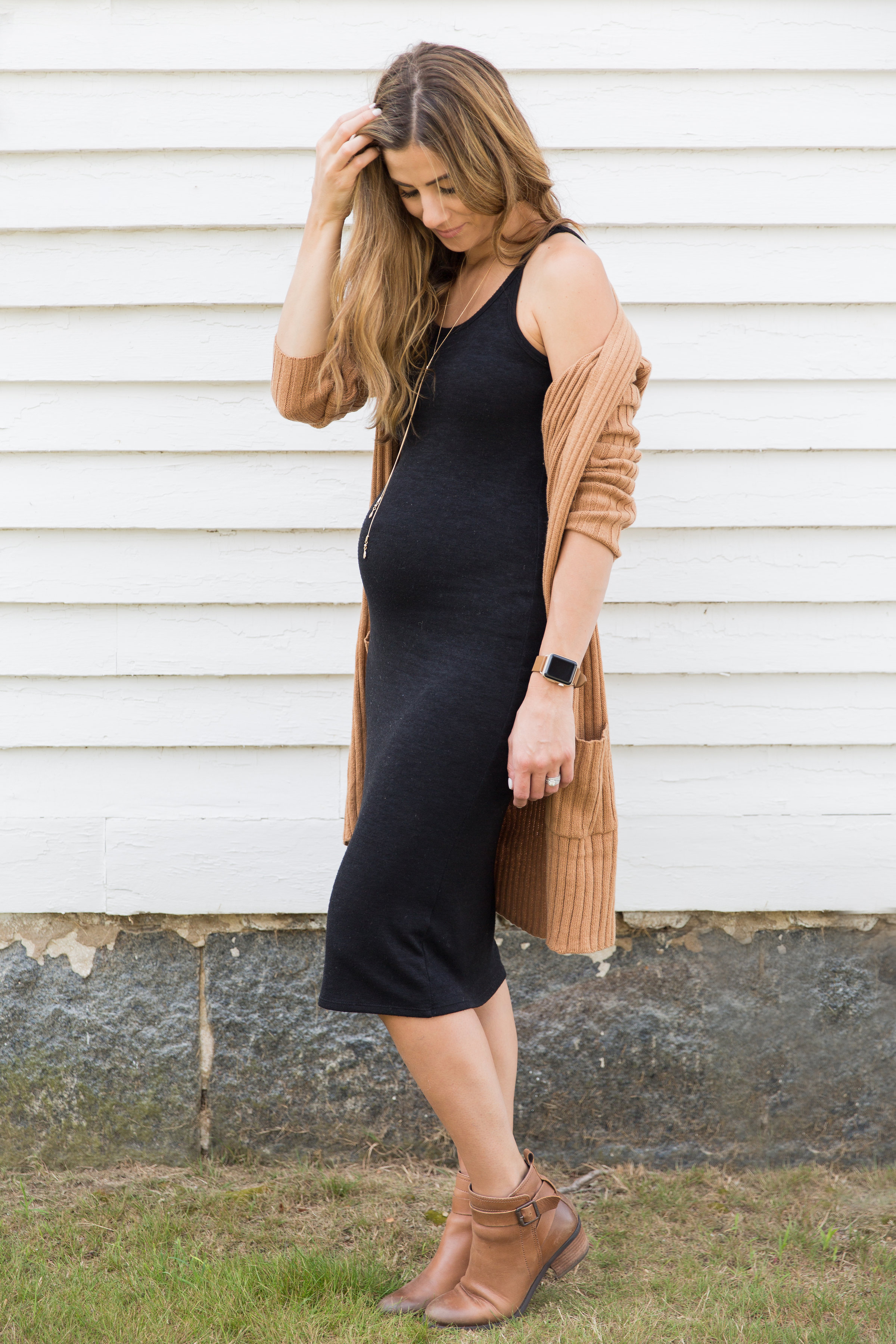 Expecting? Don't want to invest in maternity dresses? Here are some Tips for Wearing Non-Maternity Dresses and what to look for when purchasing!