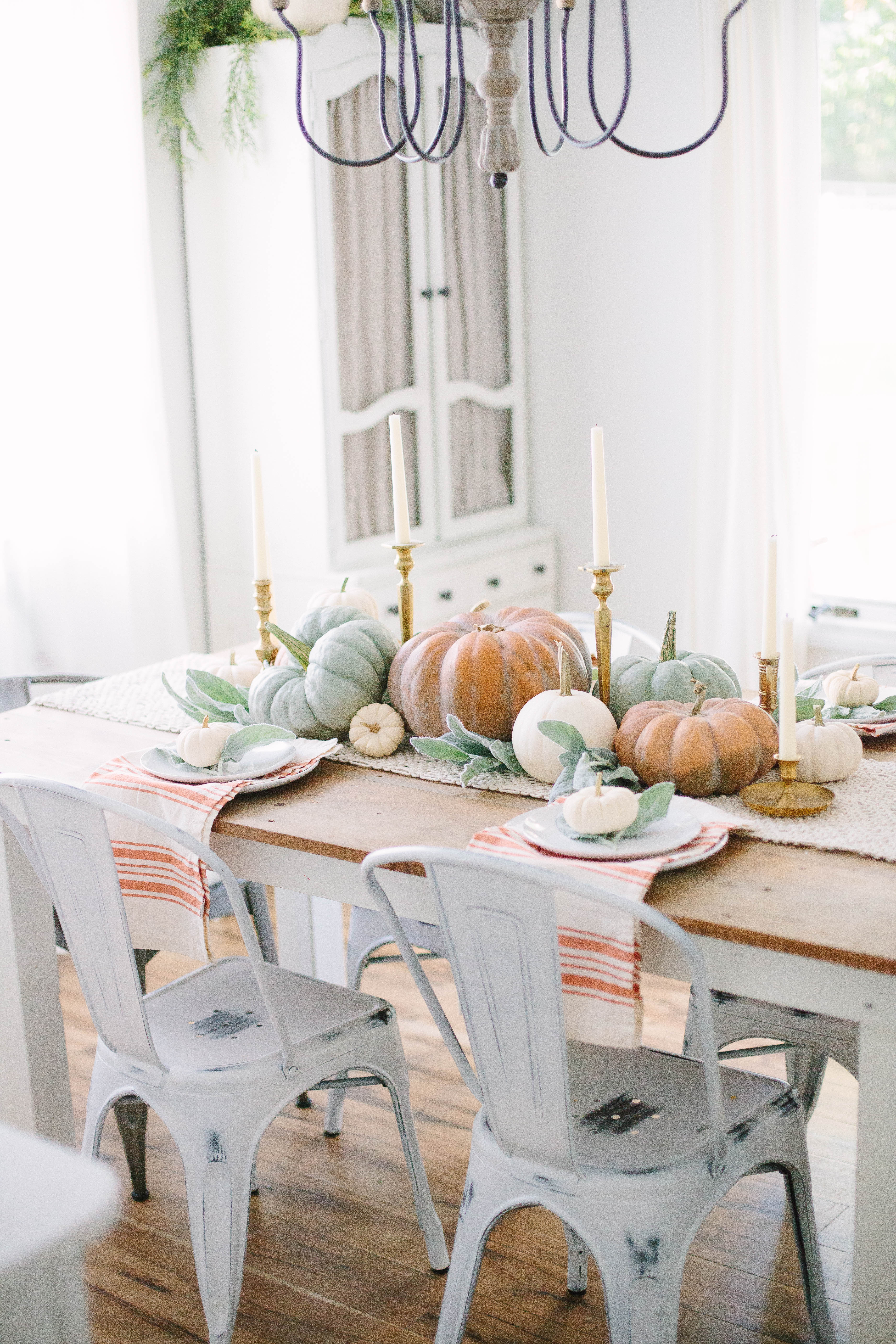 This simple Fall Cottage Dining Room uses neutral tones and natural elements to bring a the fall season into your space with sophistication and ease.