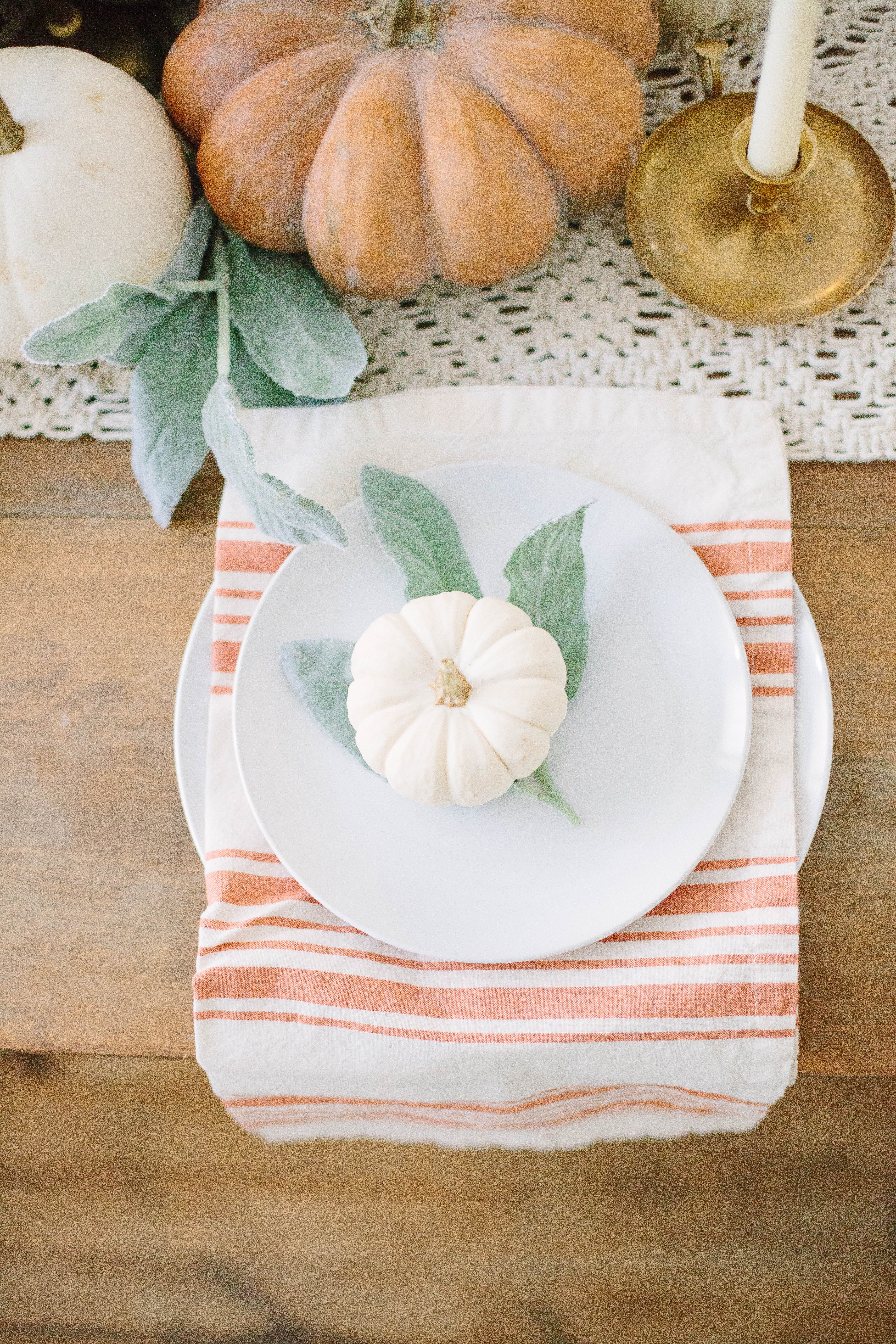 This simple Fall Cottage Dining Room uses neutral tones and natural elements to bring a the fall season into your space with sophistication and ease.