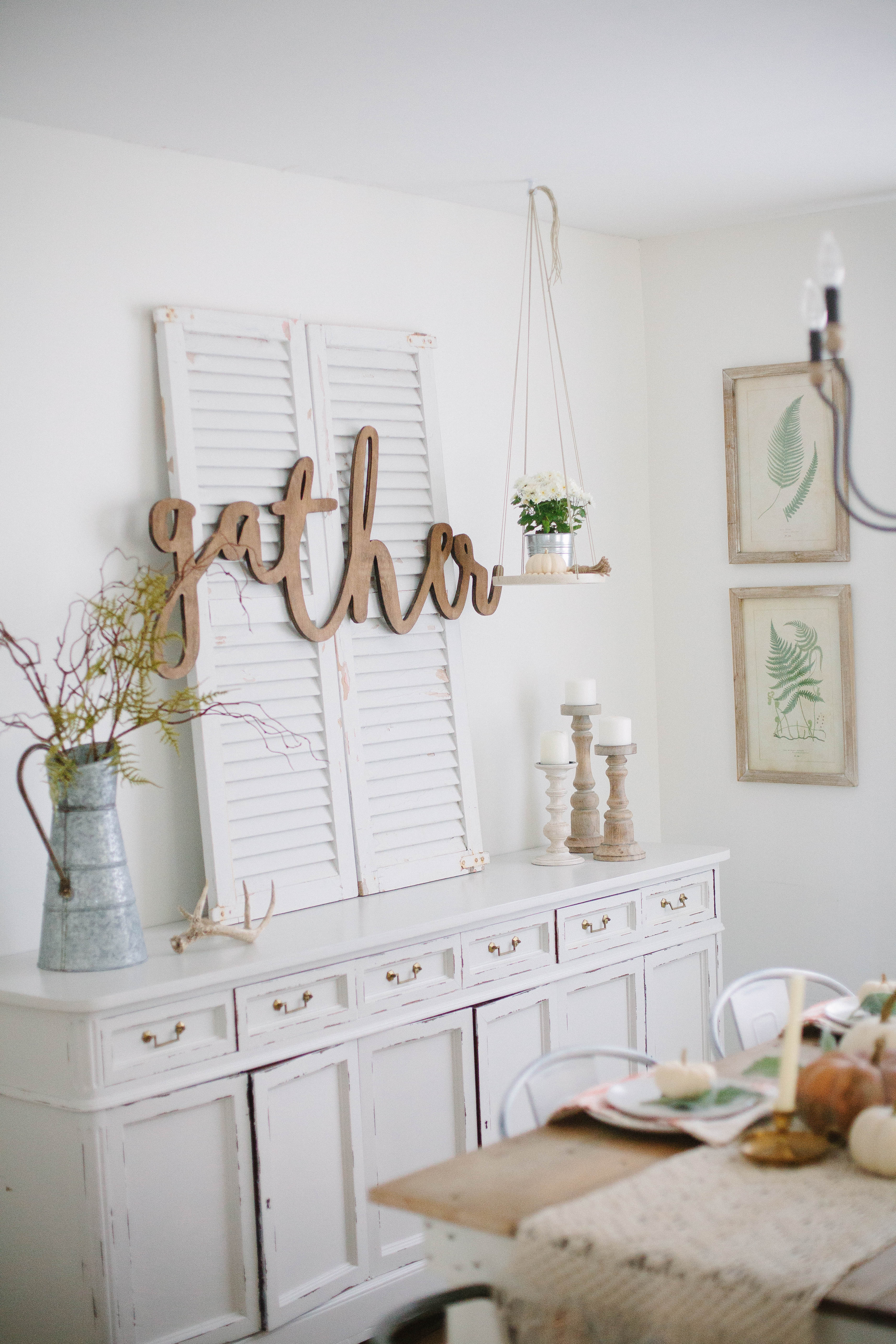 This simple Fall Cottage Dining Room uses neutral tones and natural elements to bring a the fall season into your space with sophistication and ease.