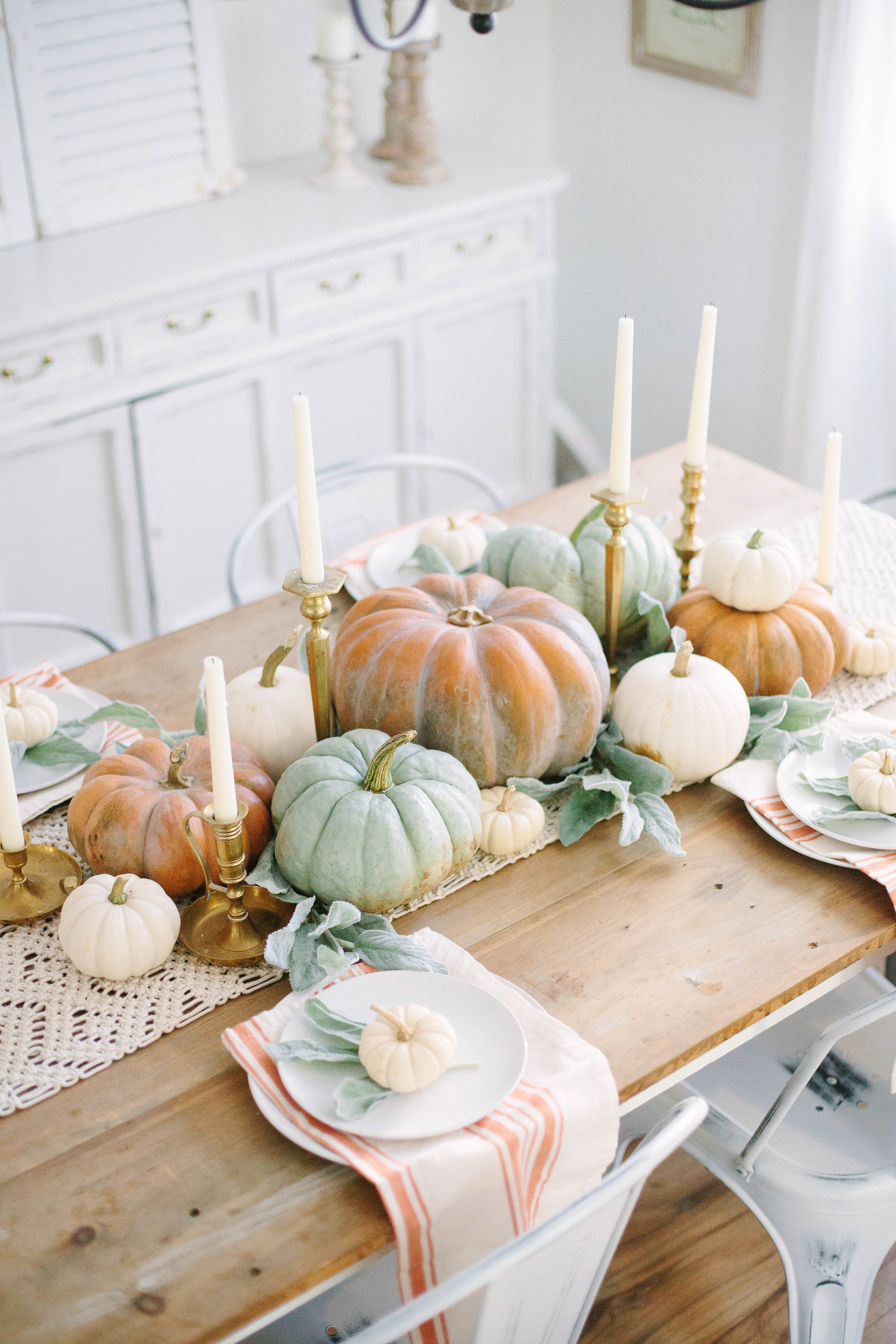 This simple Fall Cottage Dining Room uses neutral tones and natural elements to bring a the fall season into your space with sophistication and ease.