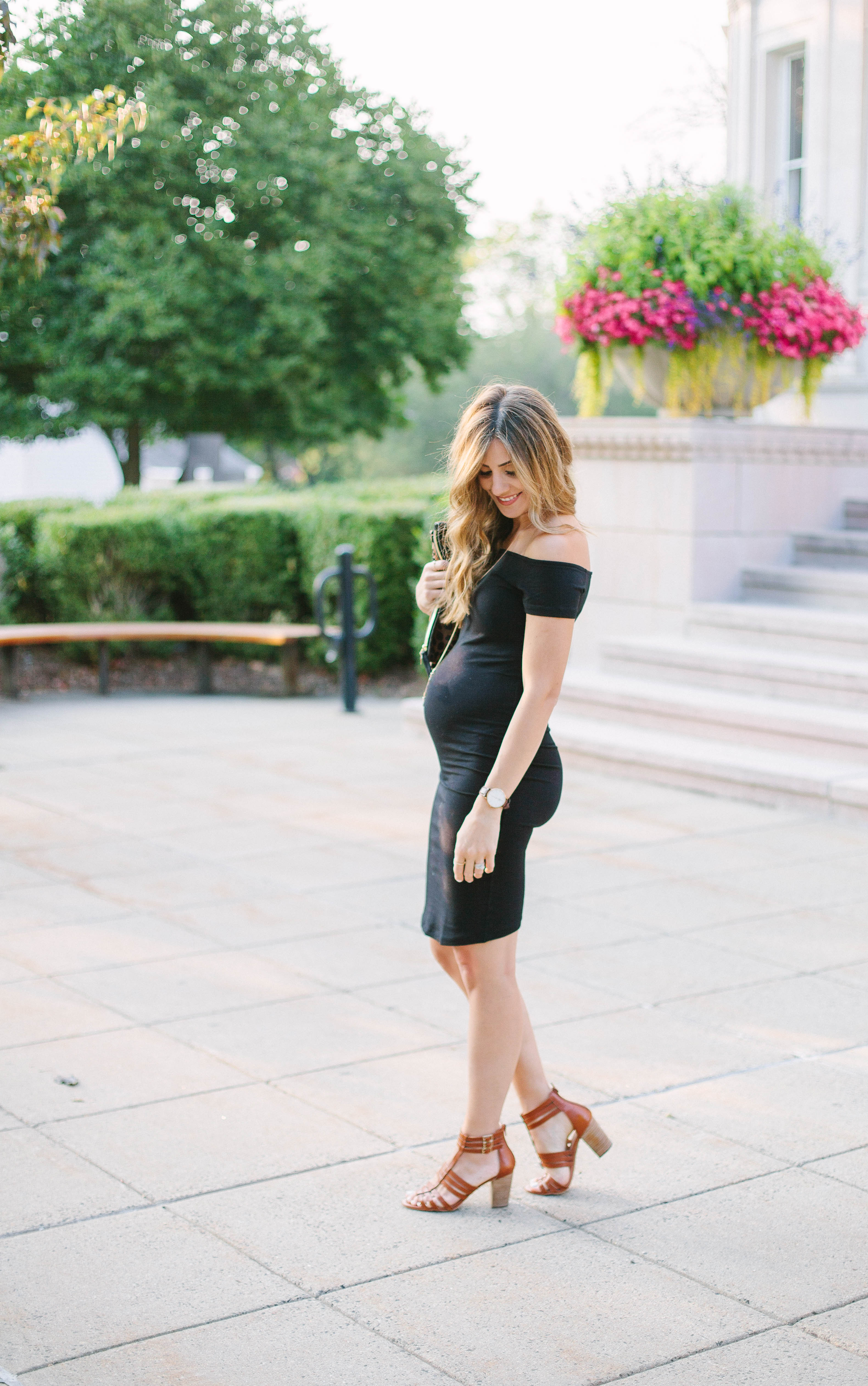 What to Wear for a Winter Maternity Shoot - Lauren McBride  Maternity  shoot dresses, Maternity dresses for photoshoot, Dresses for pregnant women