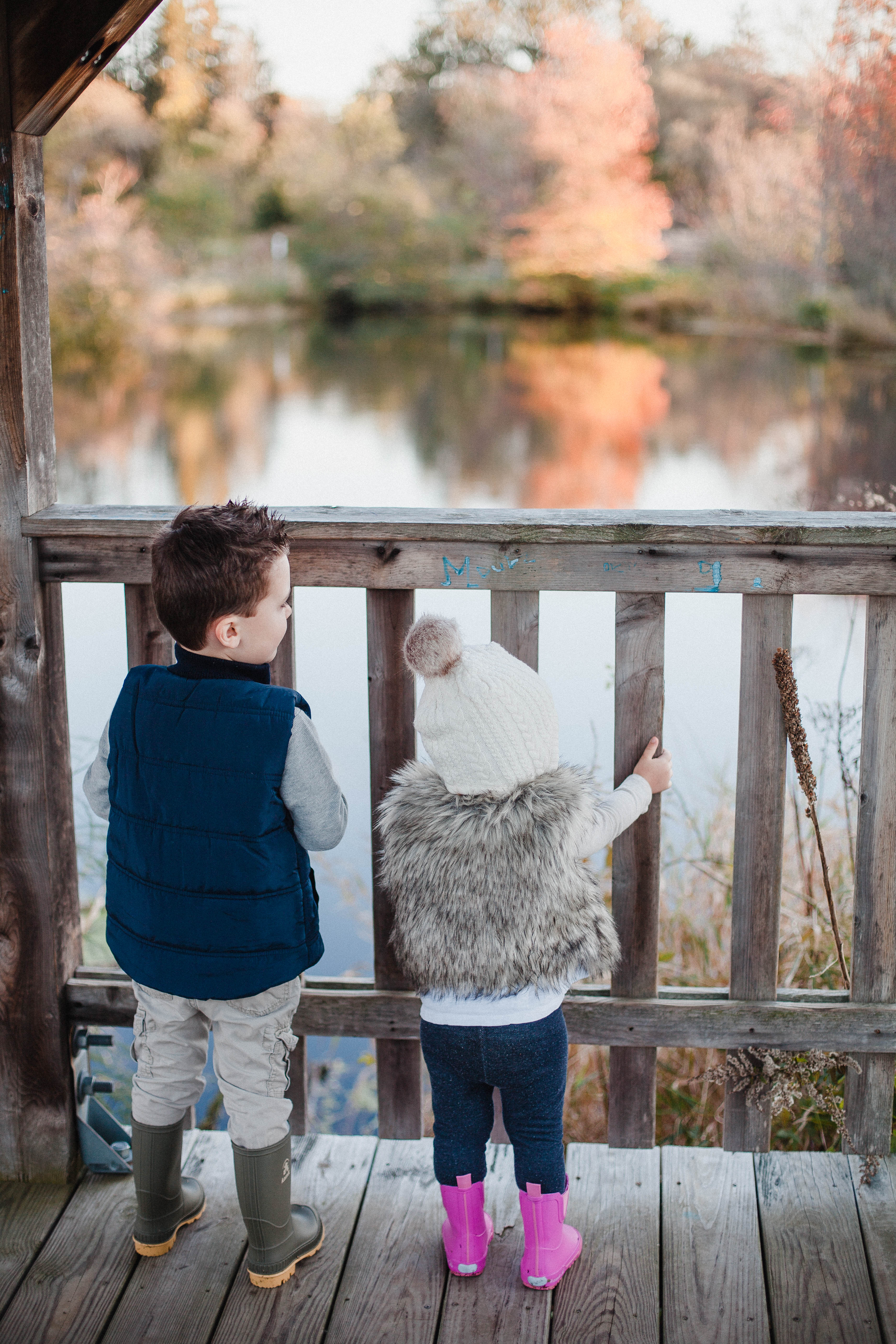 Life and style blogger Lauren McBride shares Free Fall Family Activities to take in the sights and celebrate the fall season outdoors with your family.