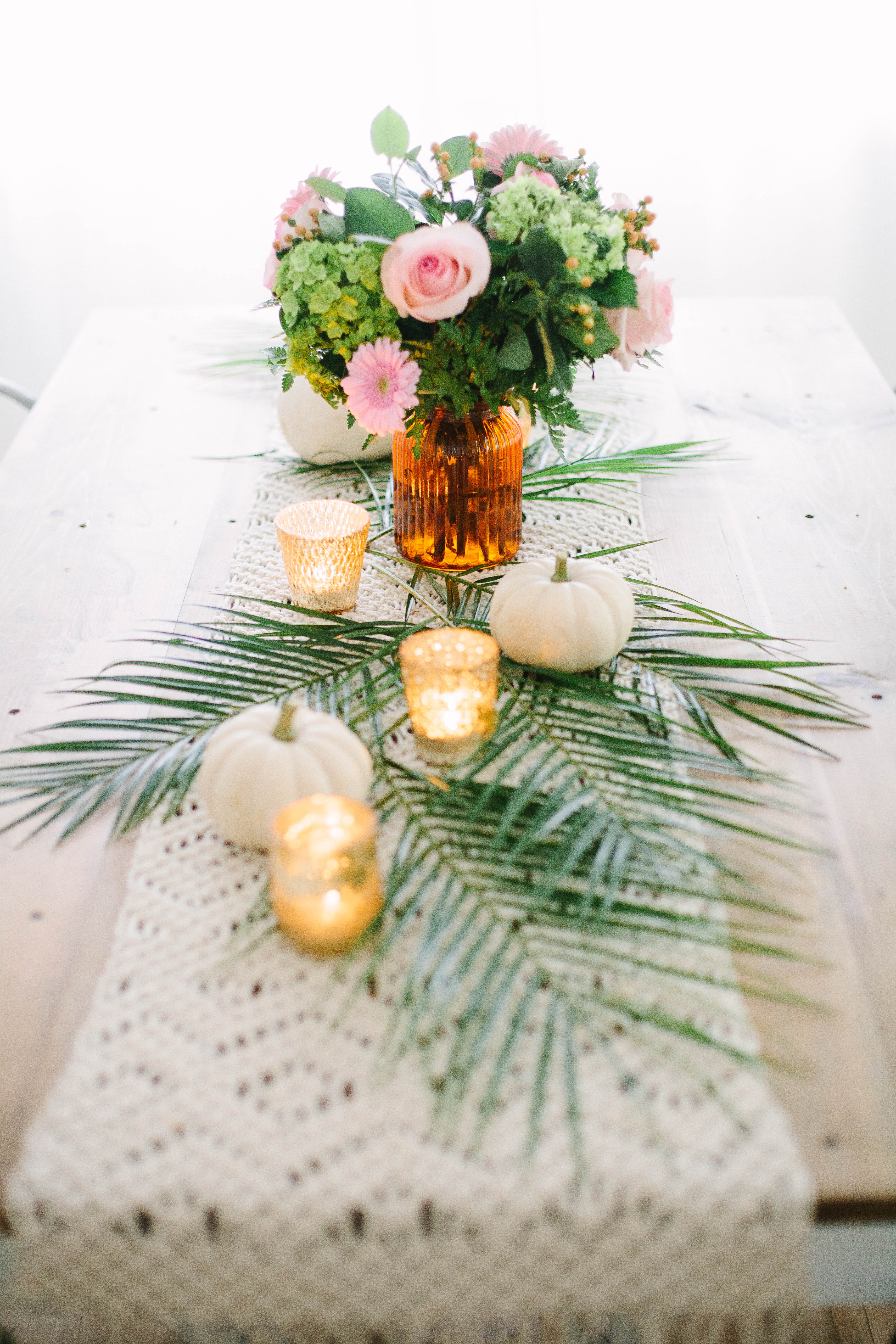 Entertaining, but pressed for time? Life and style blogger Lauren McBride shares a Five Minute Tablescape that creates a gorgeous table setting in a pinch!