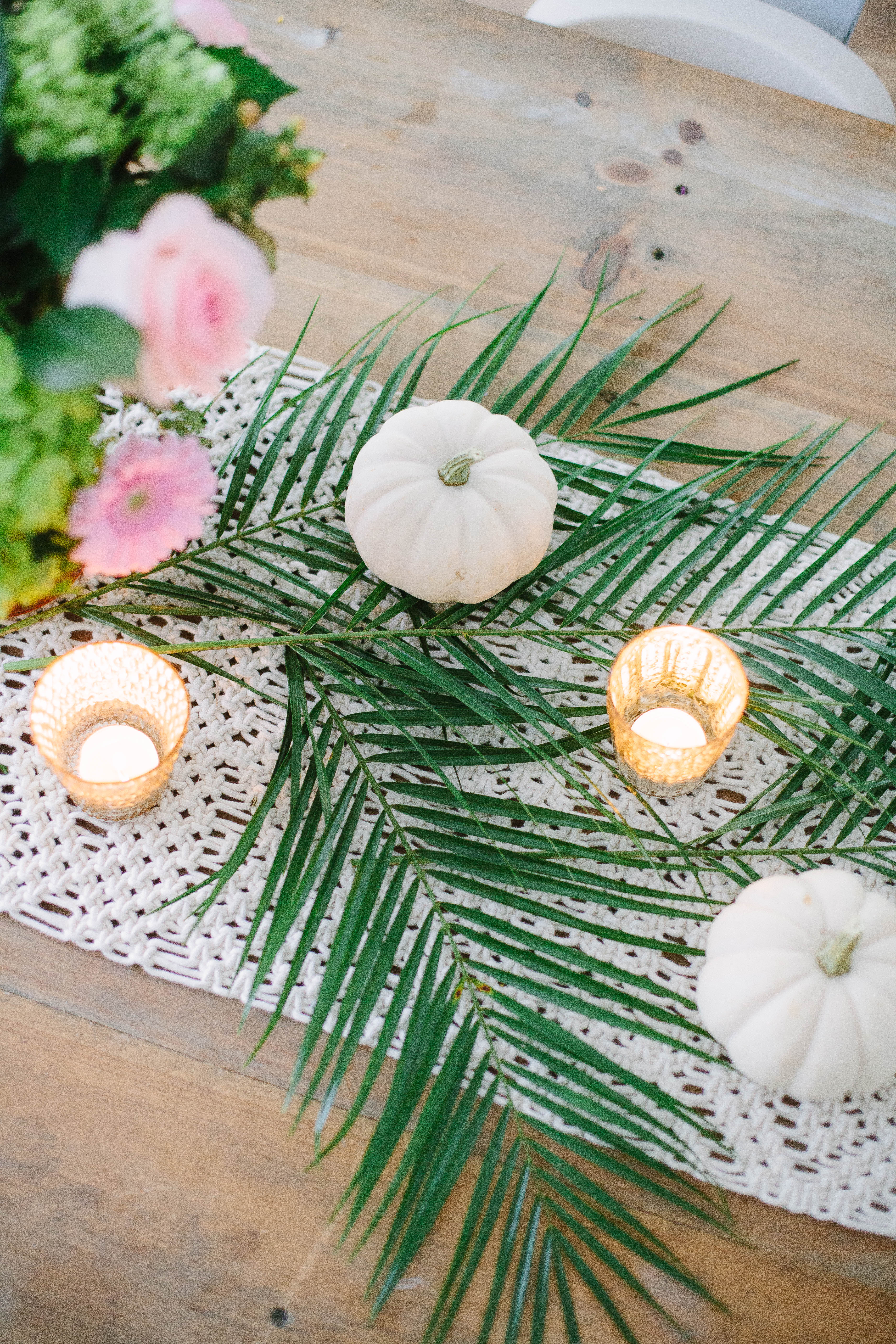 Entertaining, but pressed for time? Life and style blogger Lauren McBride shares a Five Minute Tablescape that creates a gorgeous table setting in a pinch!