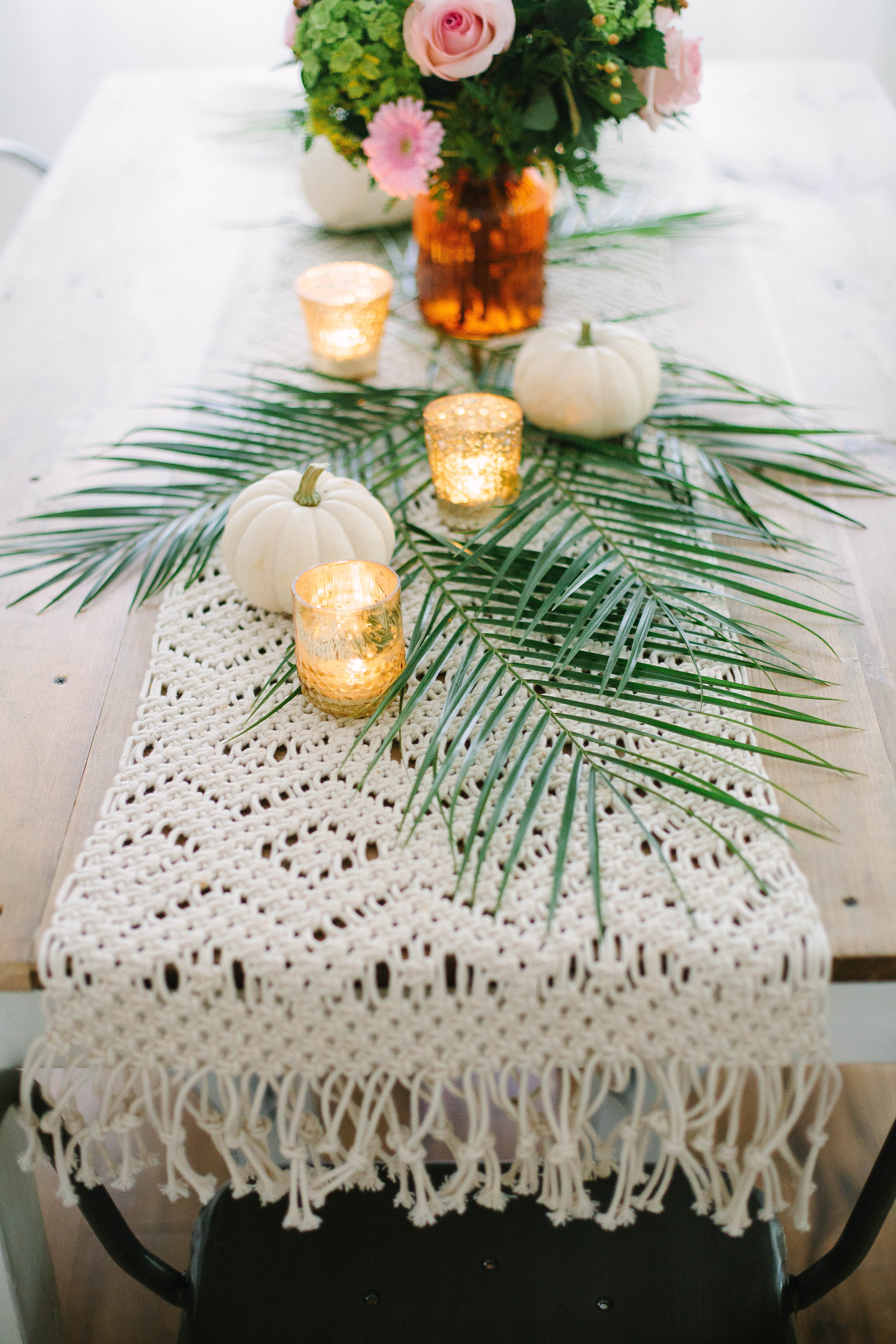 Entertaining, but pressed for time? Life and style blogger Lauren McBride shares a Five Minute Tablescape that creates a gorgeous table setting in a pinch!