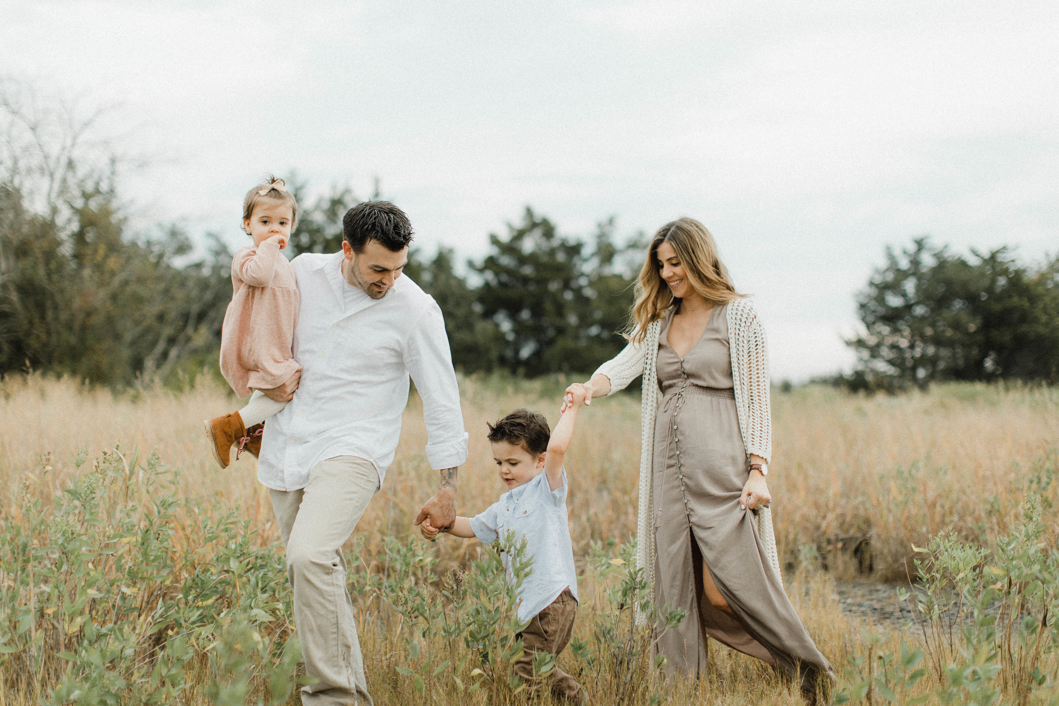 What to Wear for a Maternity Shoot - Lauren McBride