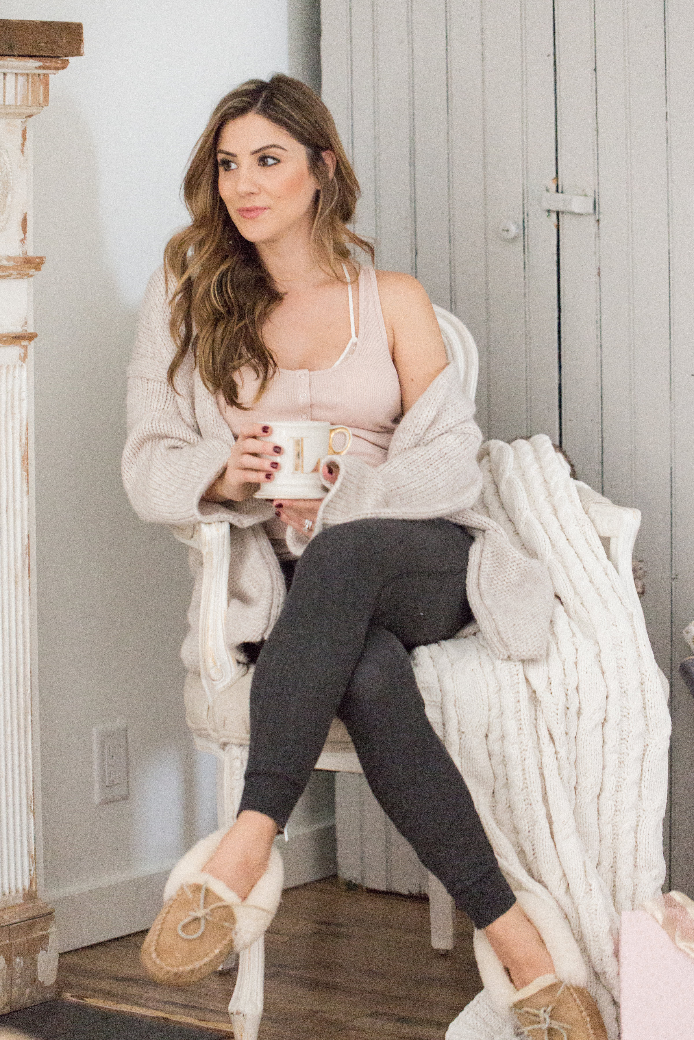 Life and style blogger Lauren McBride shares her Holiday Gift Guide for The Cozy Girl, including a roundup of cozy items to get her through the season.