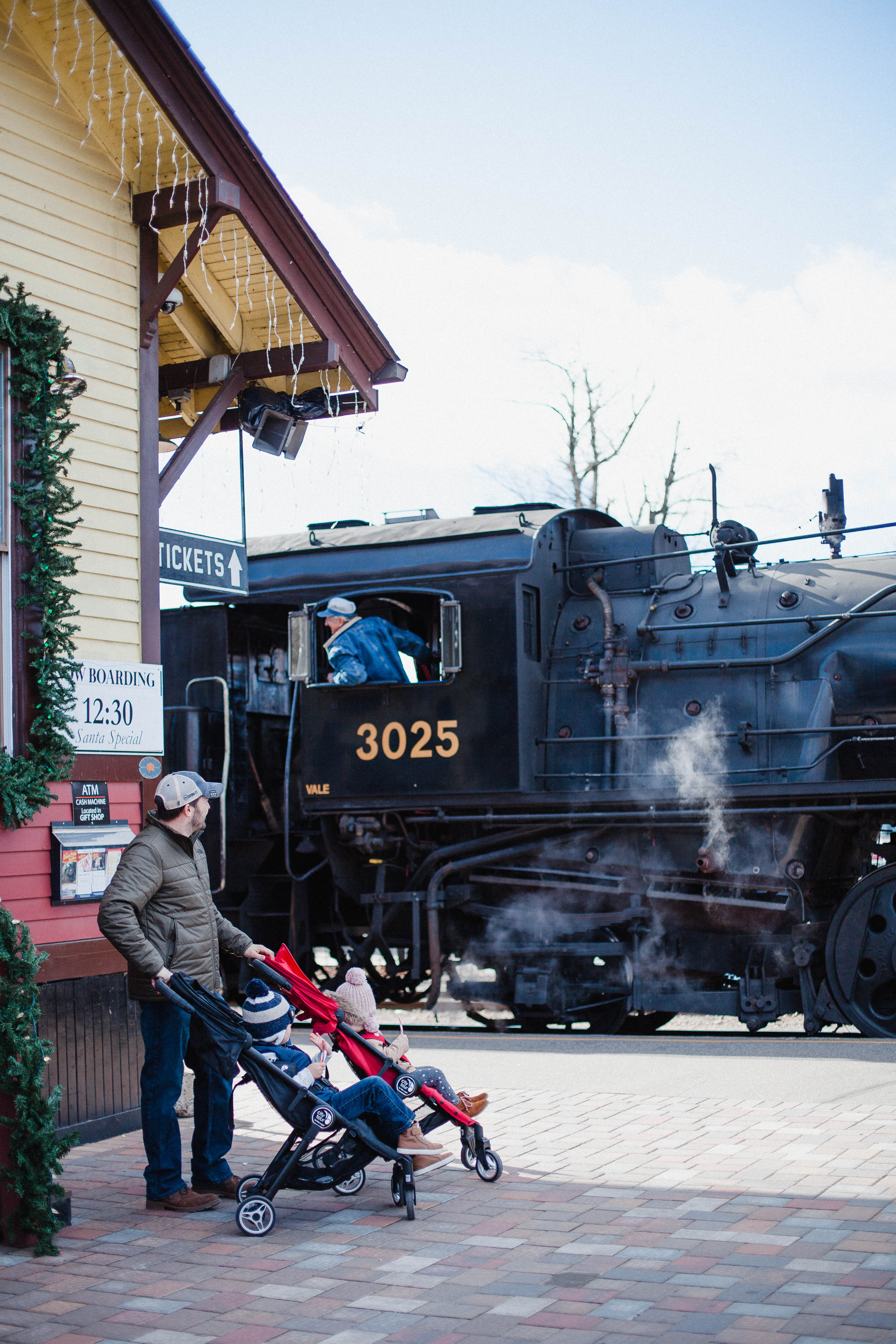 Life and style blogger Lauren McBride shares holiday activities with kids in Connecticut that are perfect for creating traditions with this season!