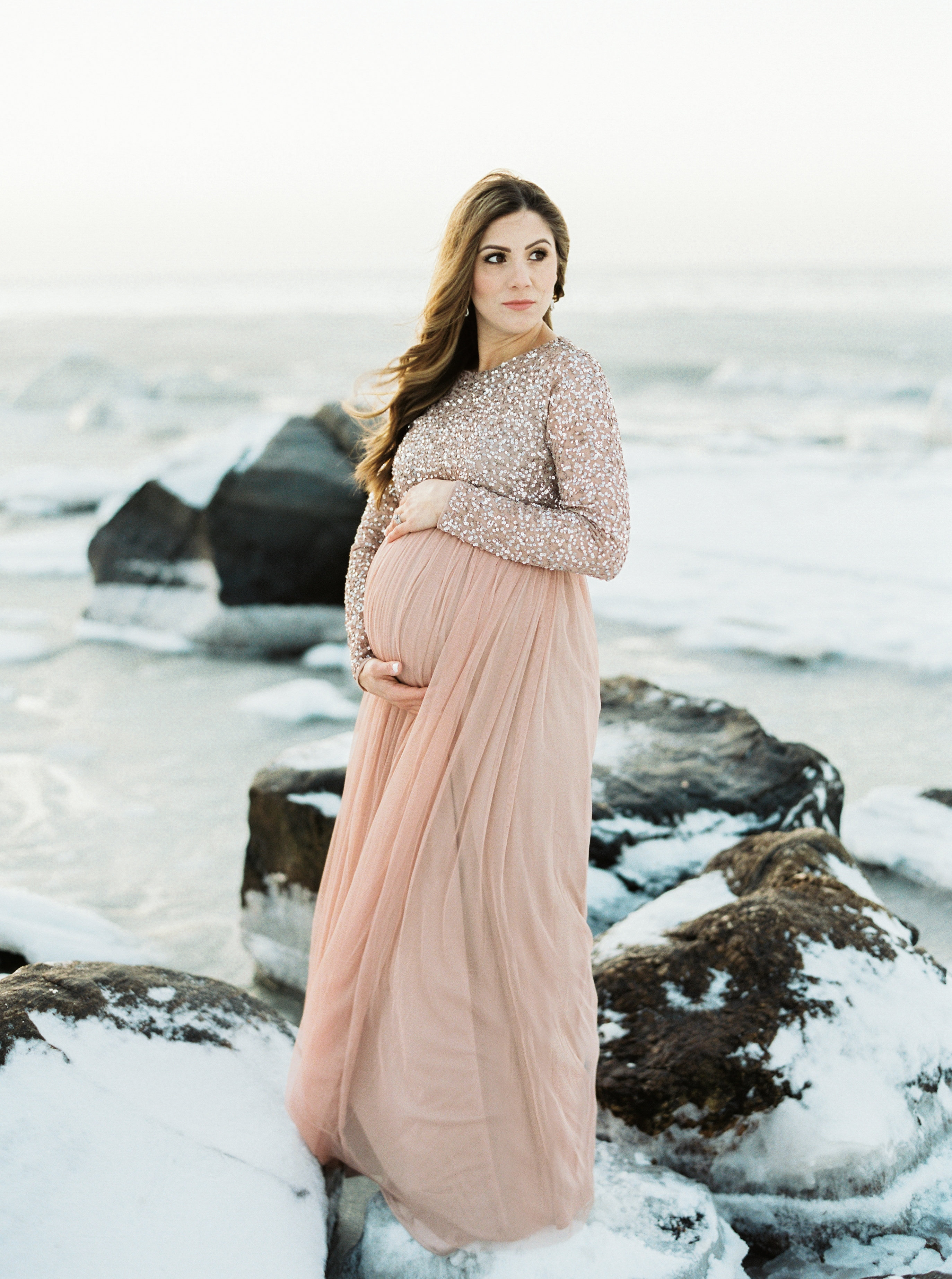 What to Wear for a Winter Maternity Shoot - Lauren McBride