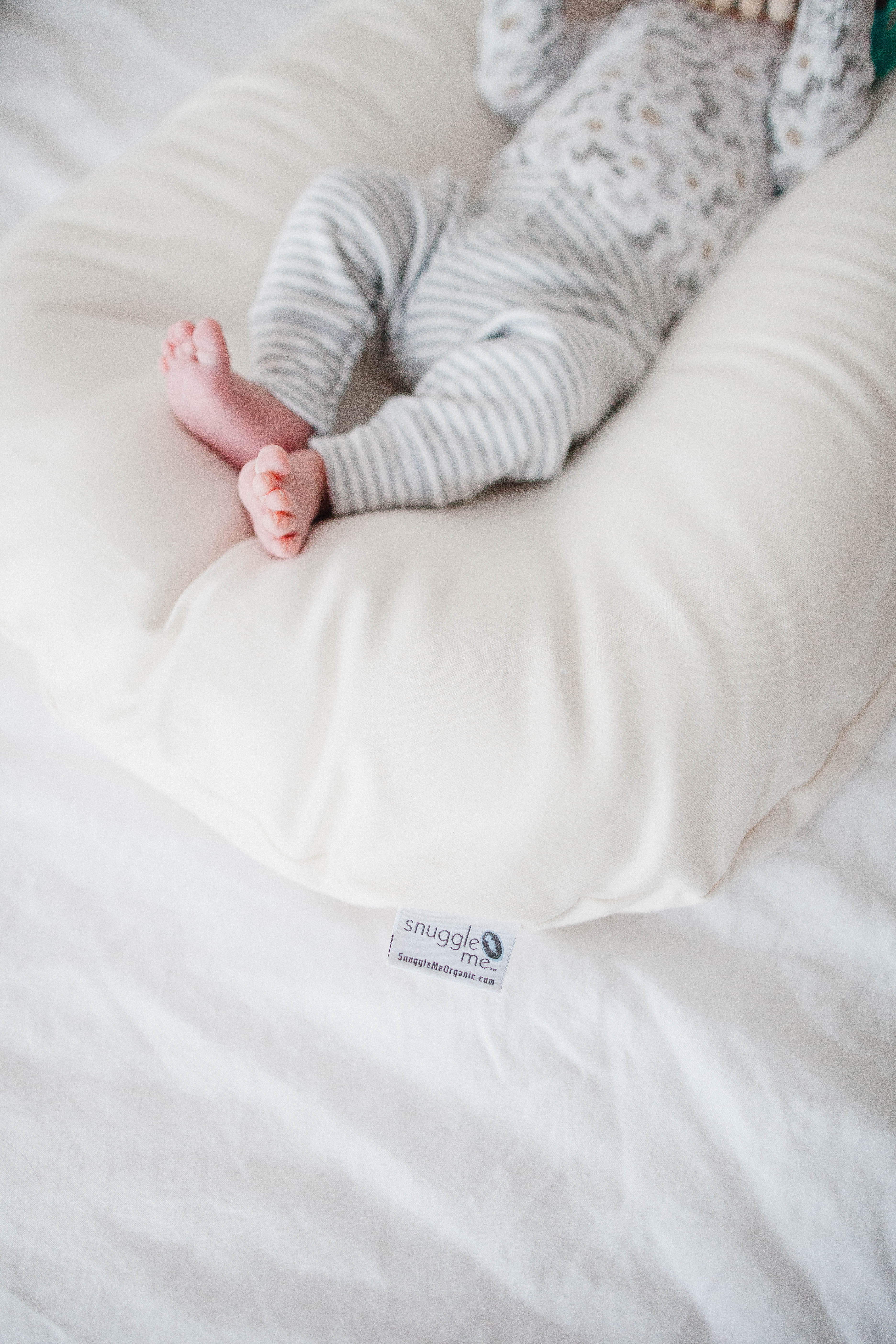 Life and style blogger Lauren McBride shares her Snuggle Me Review and coupon code and why it's the safest baby lounger on the market.