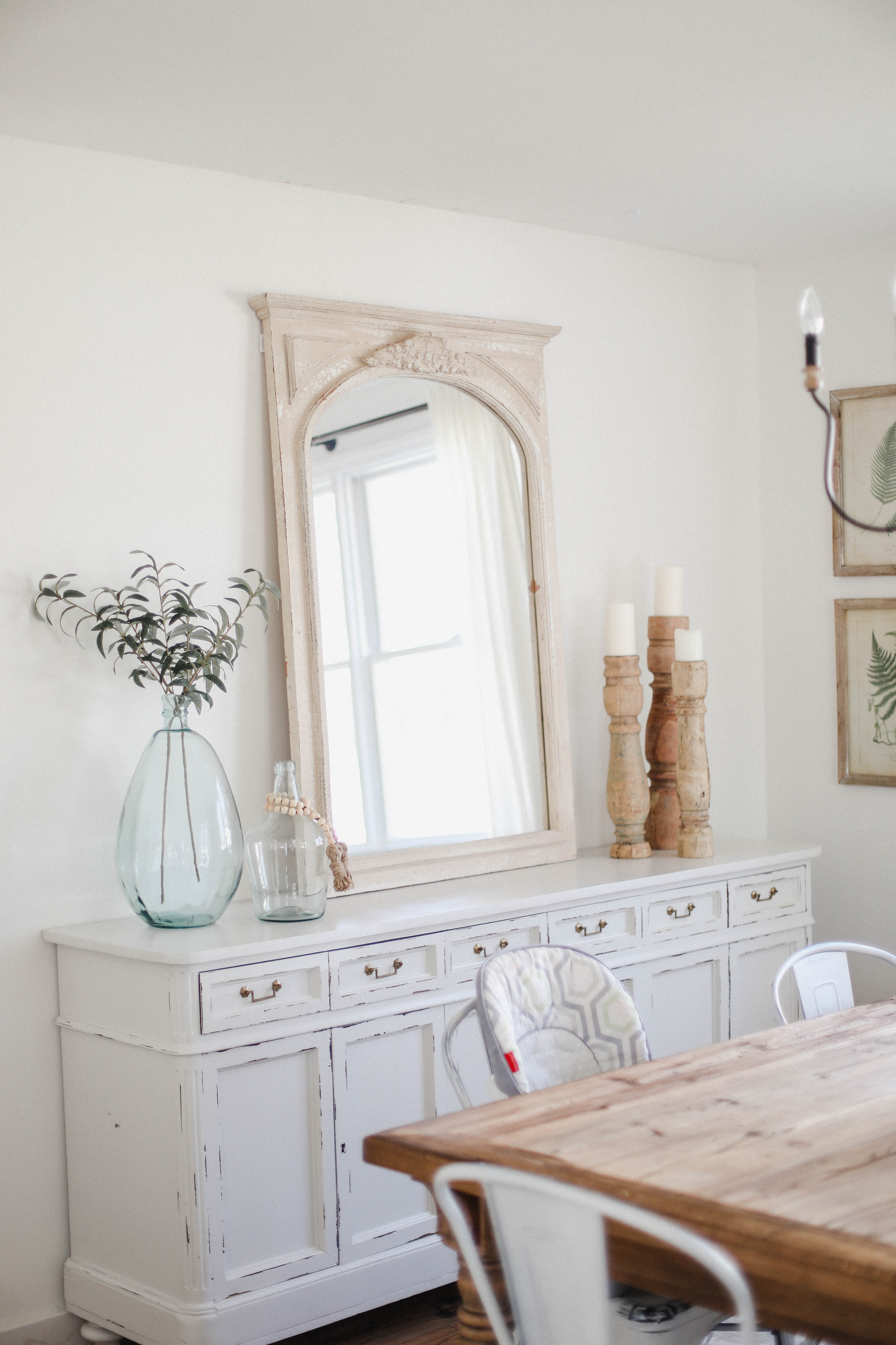 Life and style blogger Lauren McBride shares her Spring Cottage Dining Room complete with a list of sources, and including some budget friendly items.