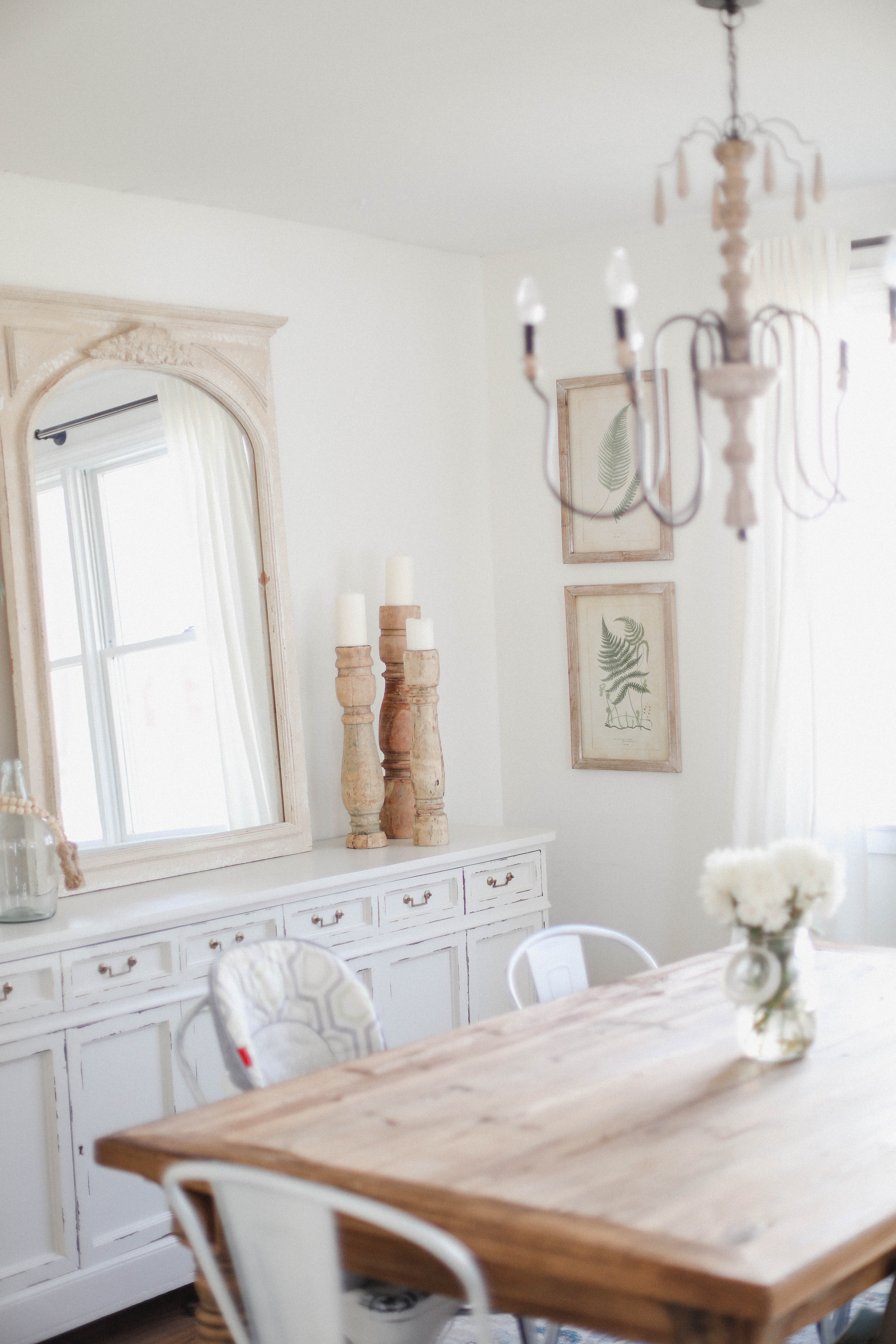 Life and style blogger Lauren McBride shares her Spring Cottage Dining Room complete with a list of sources, and including some budget friendly items.