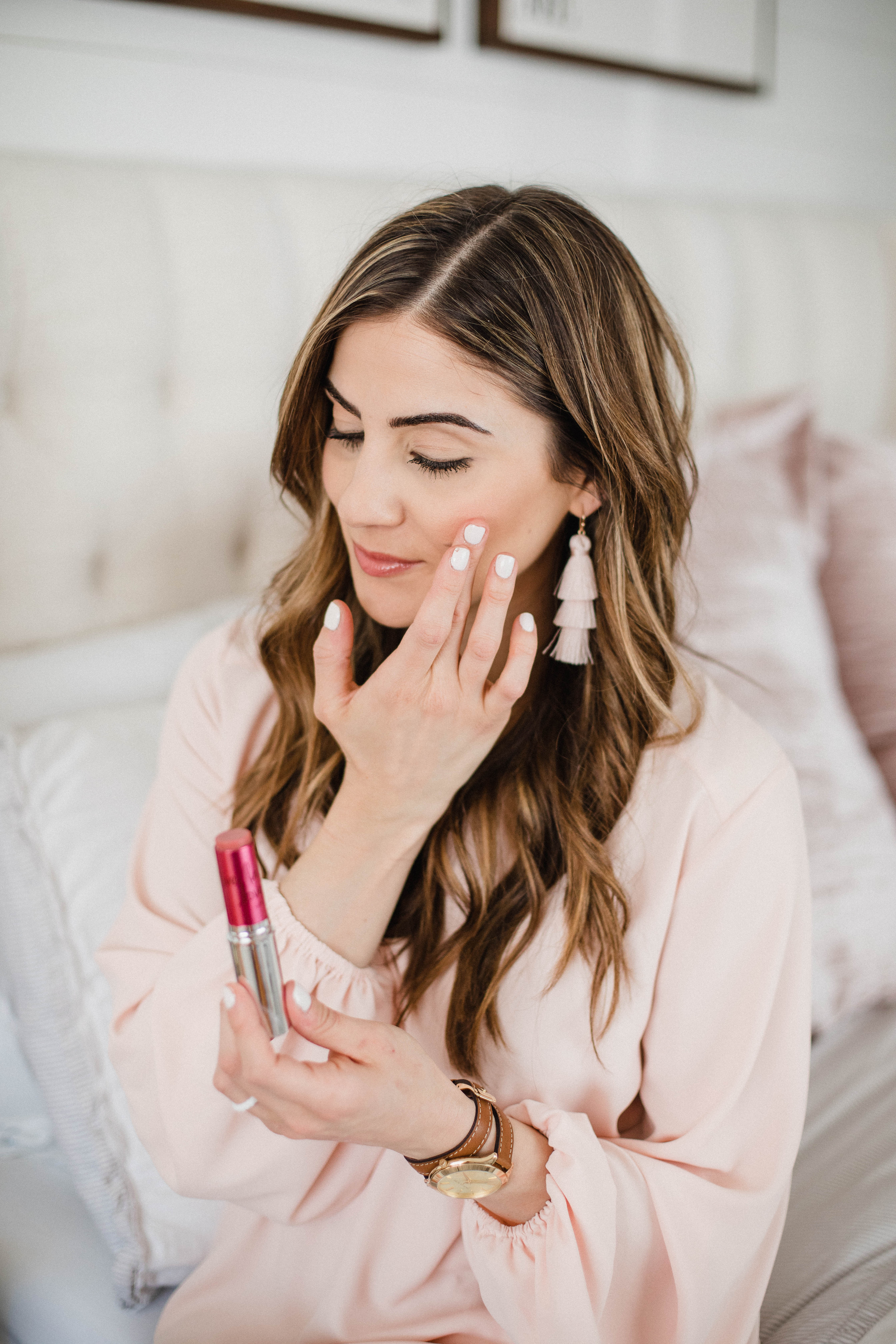 Life and style blogger Lauren McBride shares 8 must have products for spring, including a variety of skincare and beauty products. 